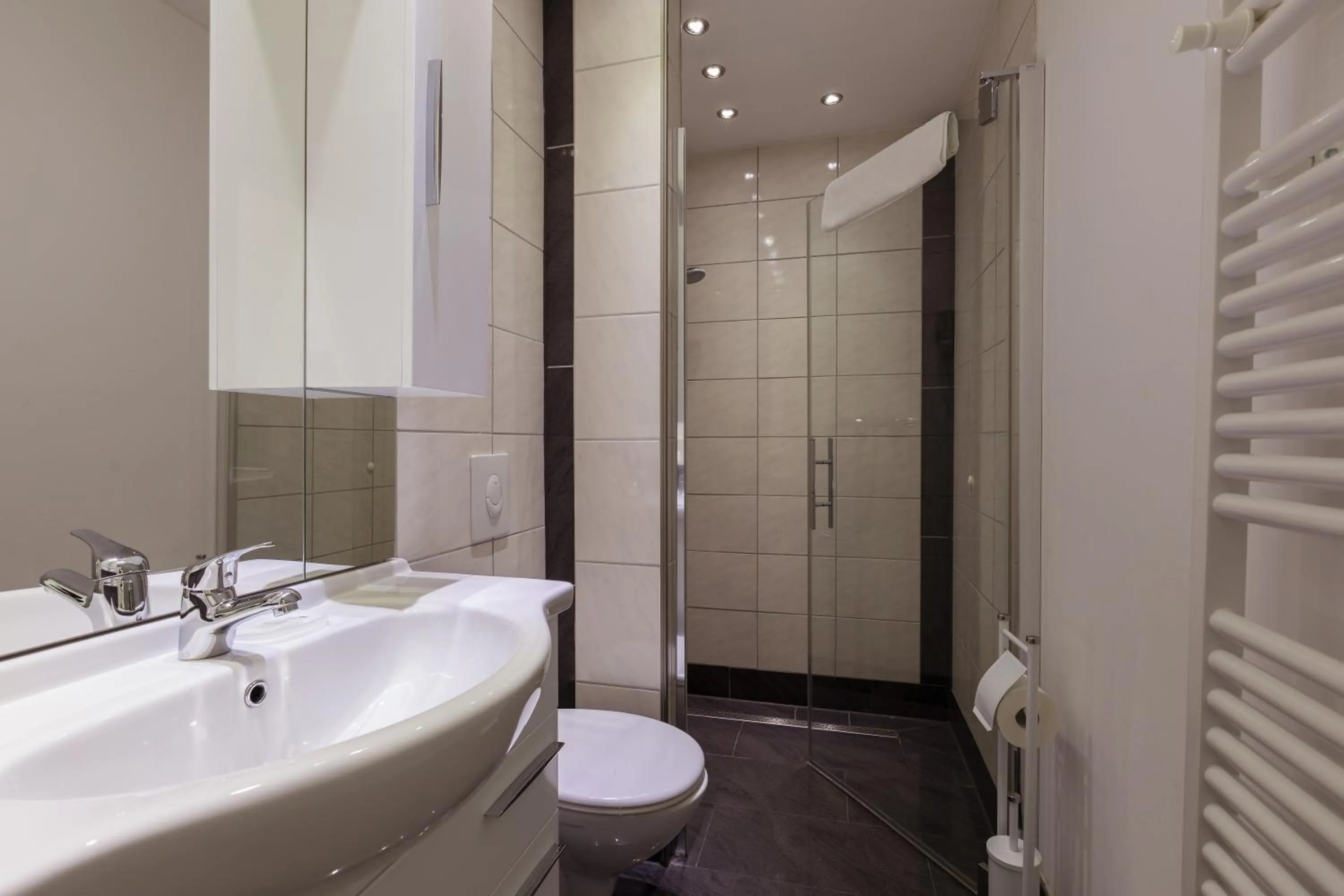 Other in Hotel am Rosenplatz,24 Stunden Check in, Küche, kostenfreie Parkplätze