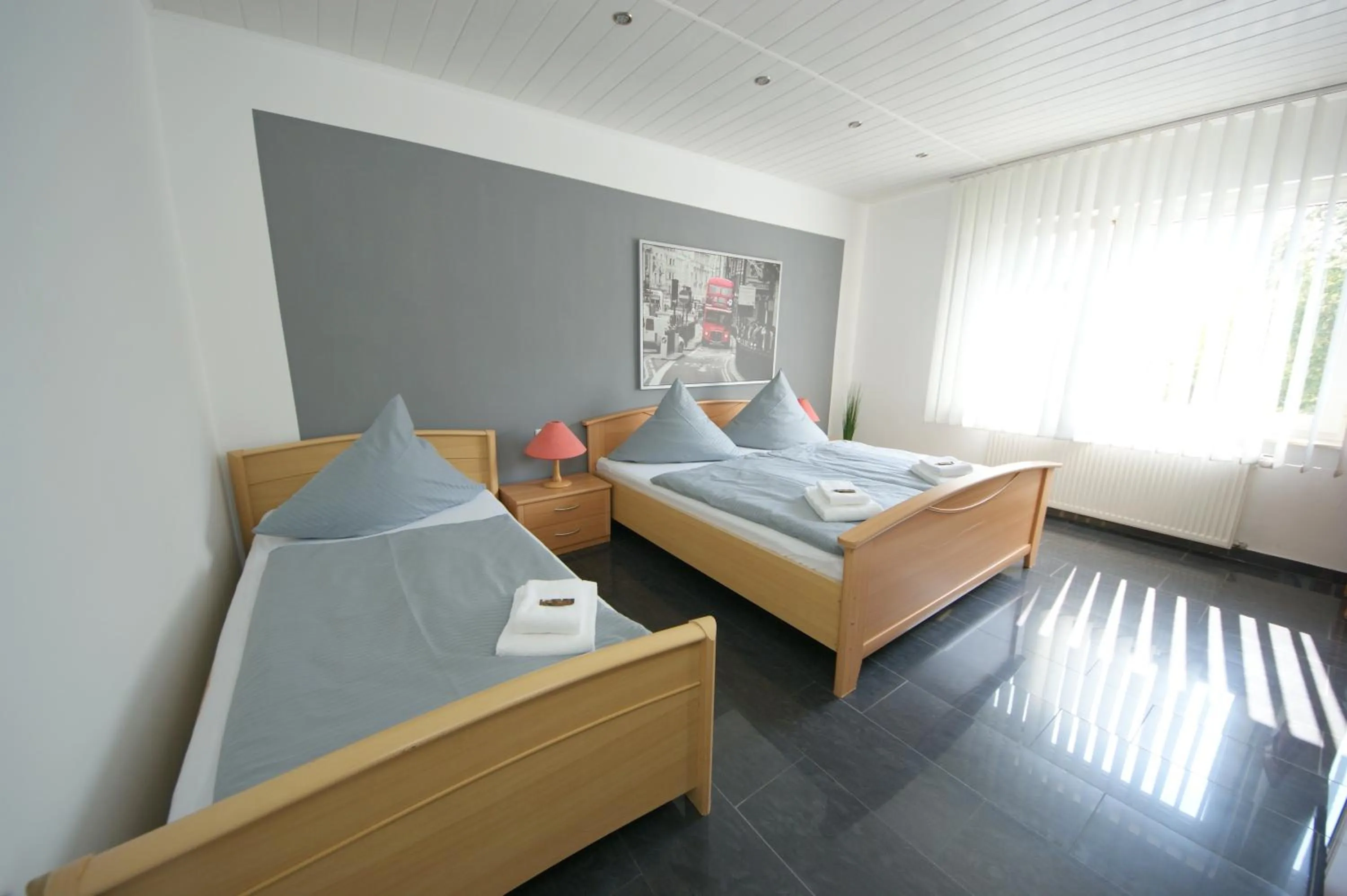 Bed in Hotel am Rosenplatz,24 Stunden Check in, Küche, kostenfreie Parkplätze