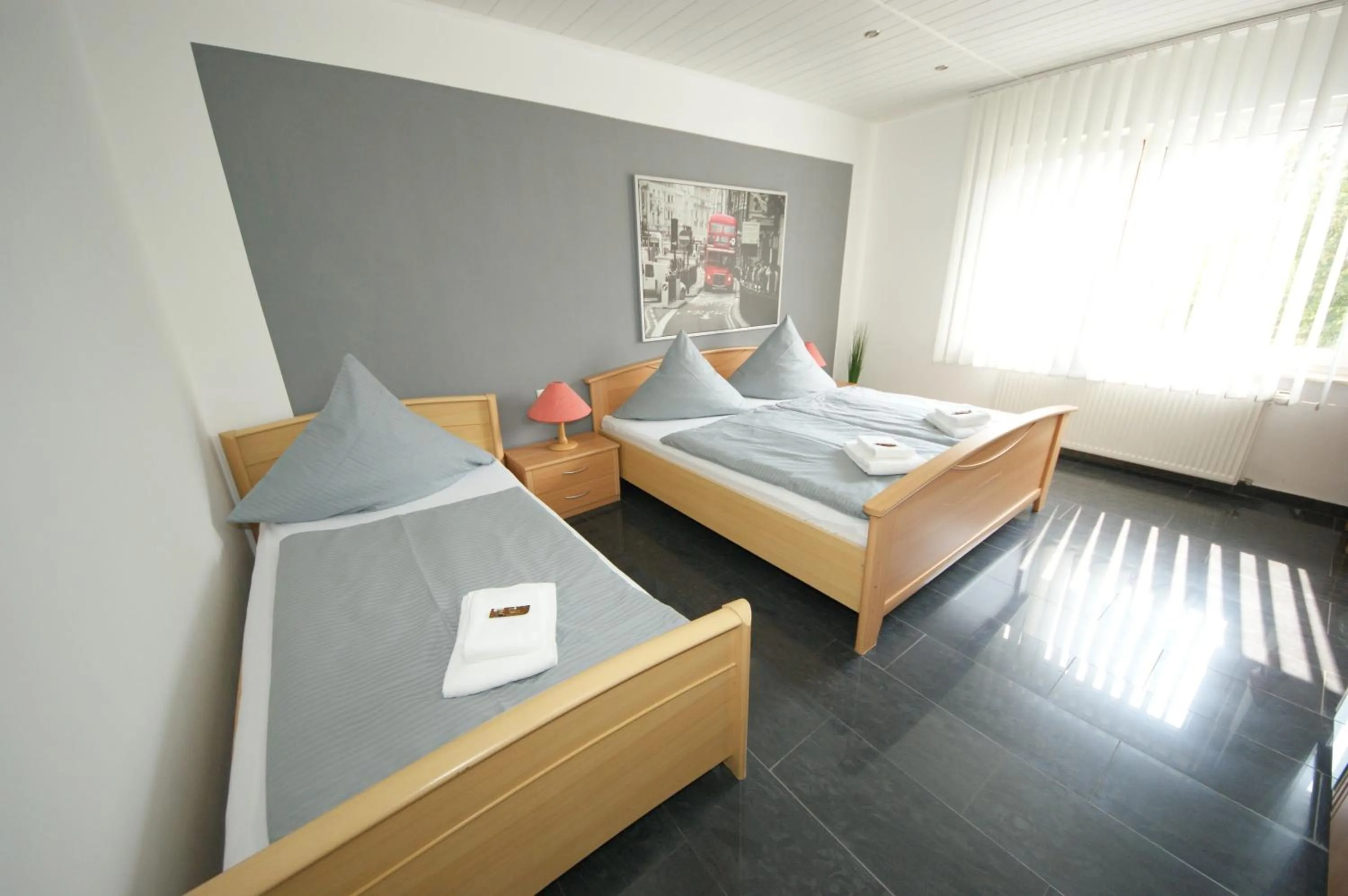 Bed in Hotel am Rosenplatz,24 Stunden Check in, Küche, kostenfreie Parkplätze