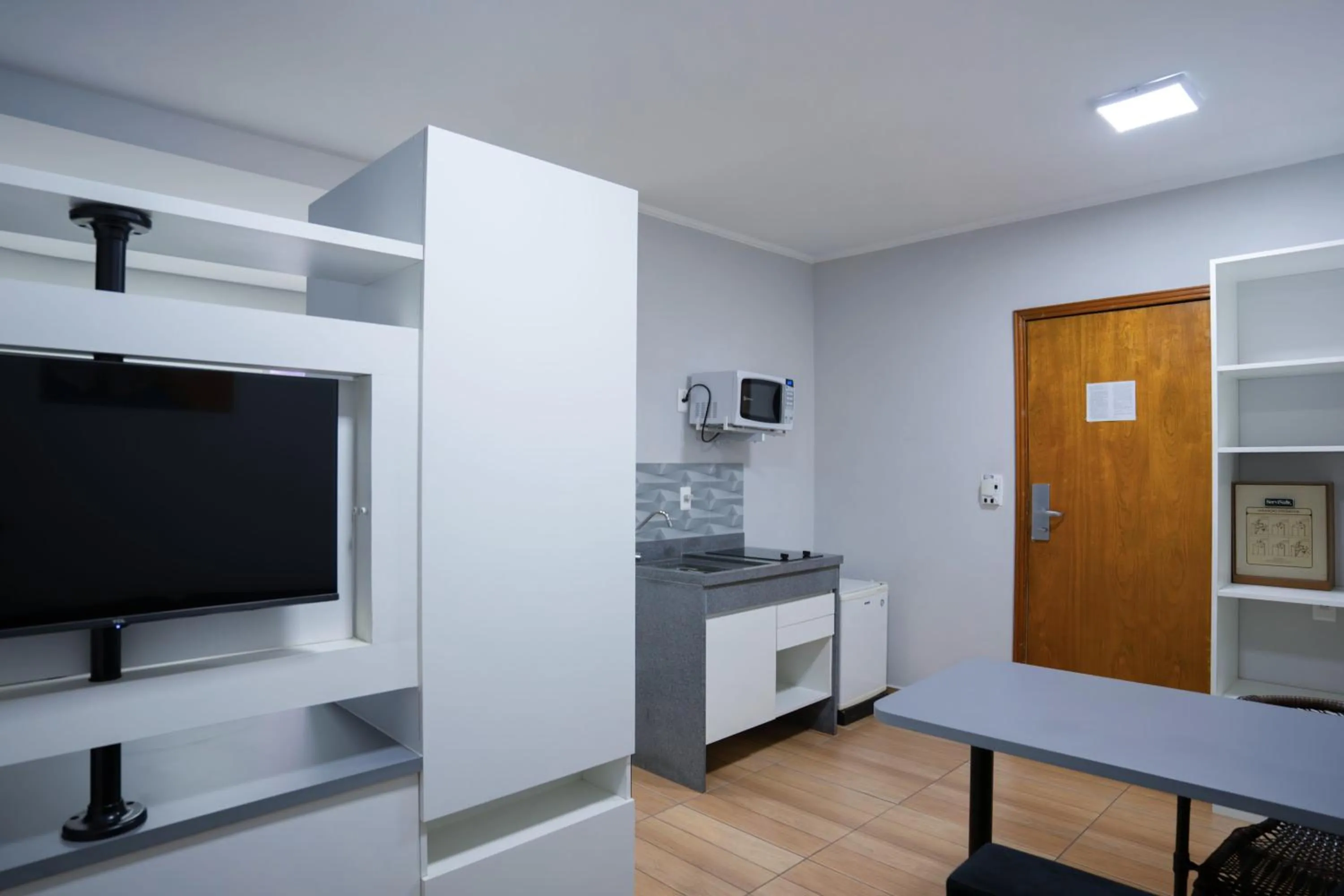 TV and multimedia in Carillon Plaza Hotel