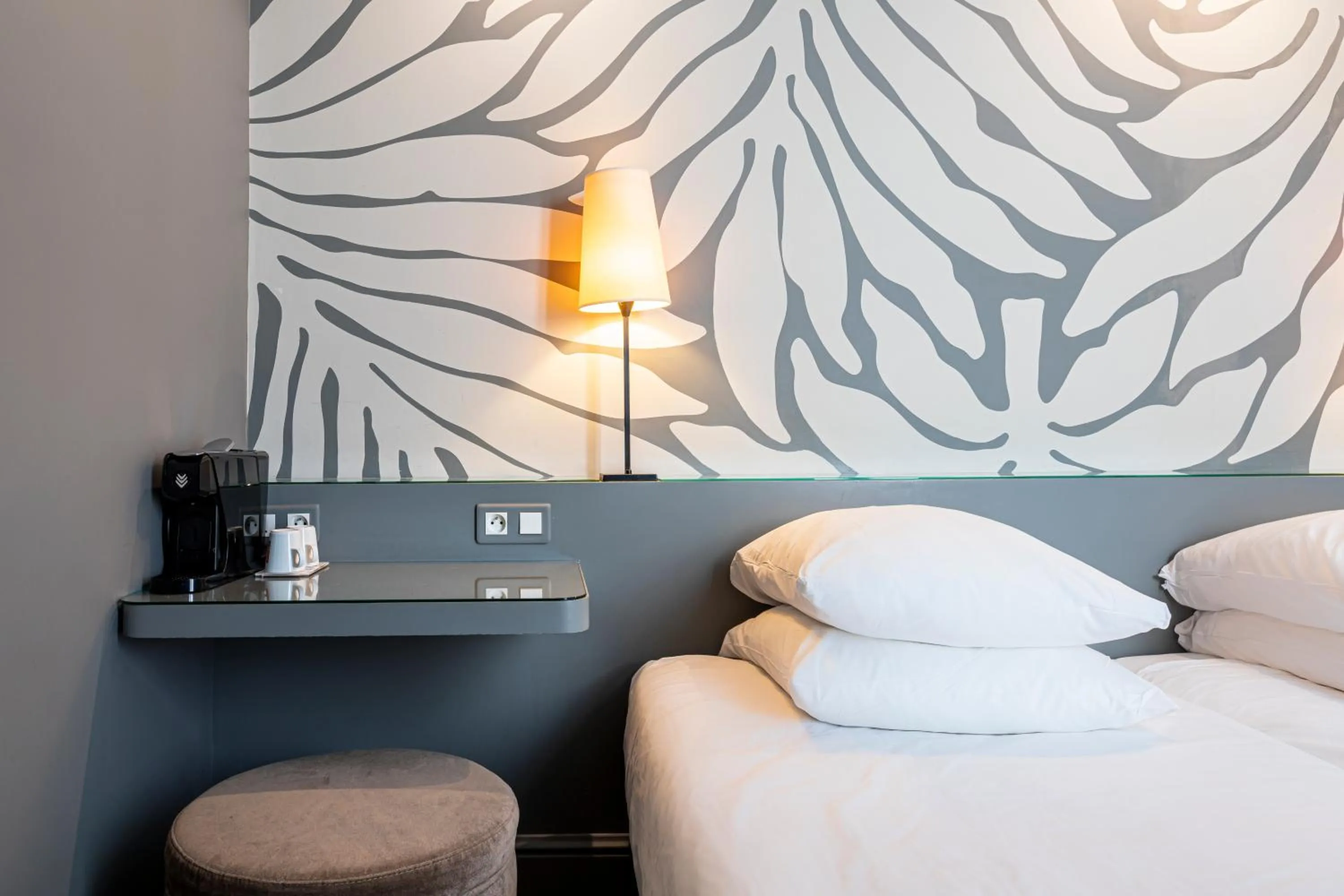 Bedroom, Bed in Gardette Park Hotel