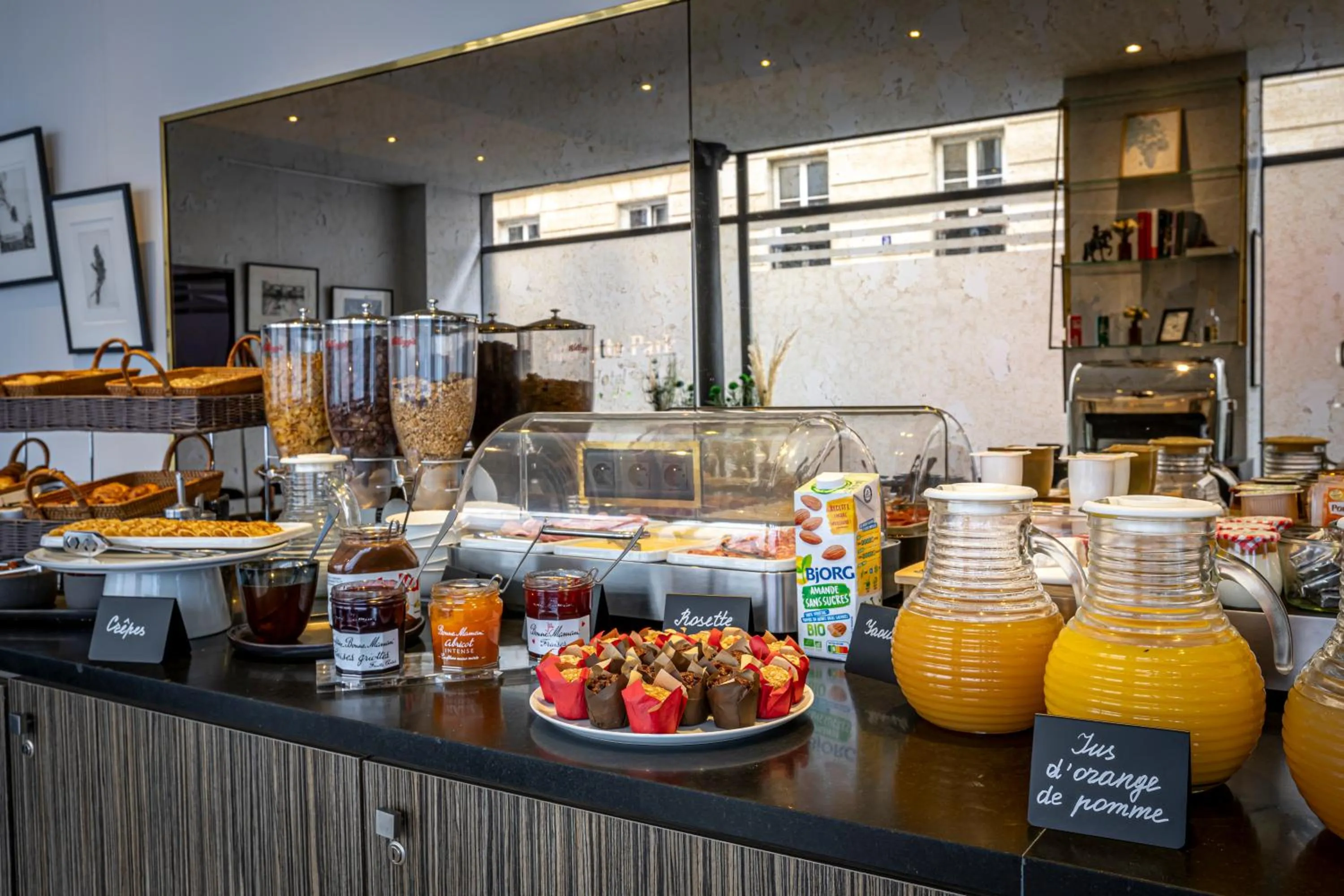 Breakfast in Gardette Park Hotel