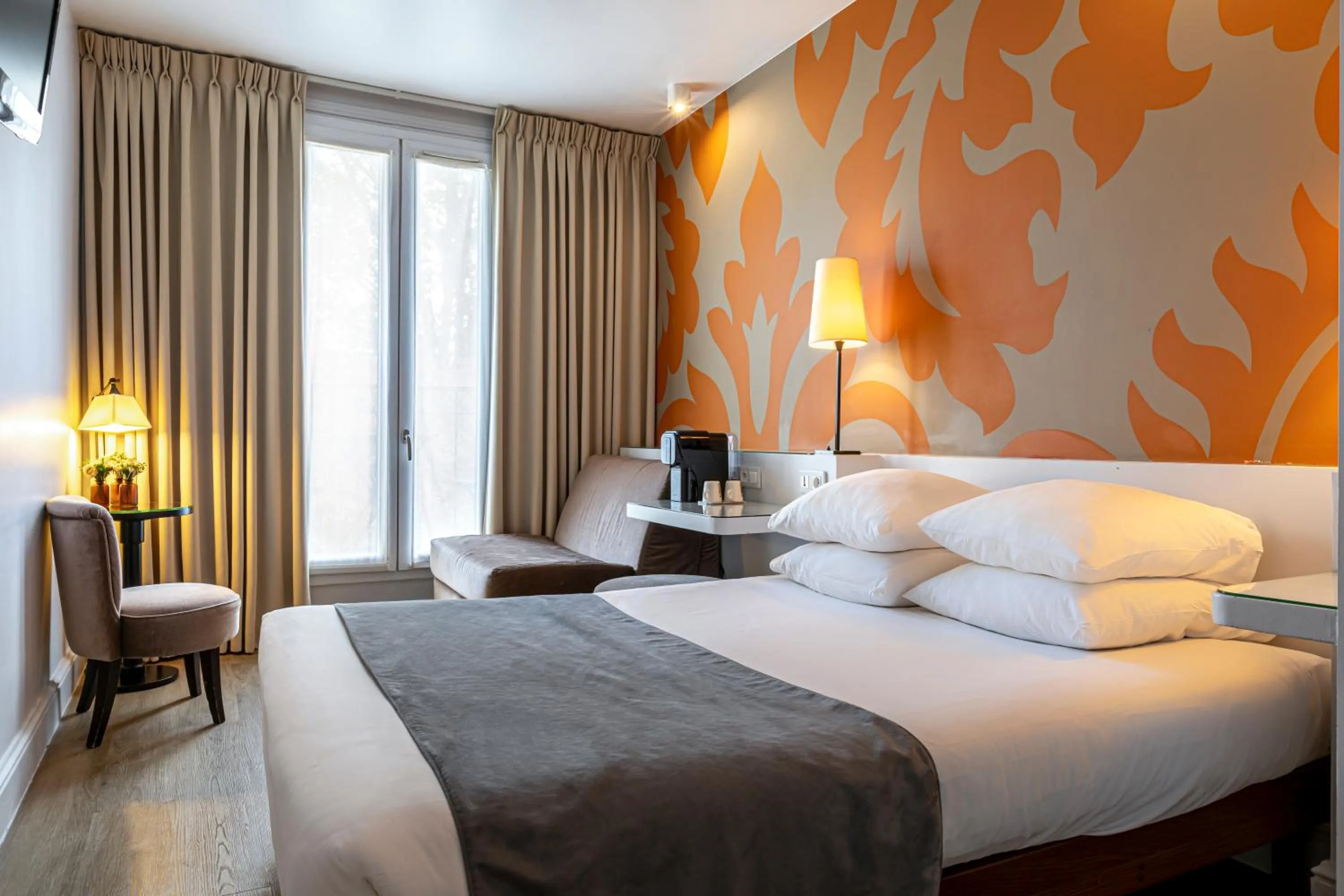 Bedroom, Bed in Gardette Park Hotel