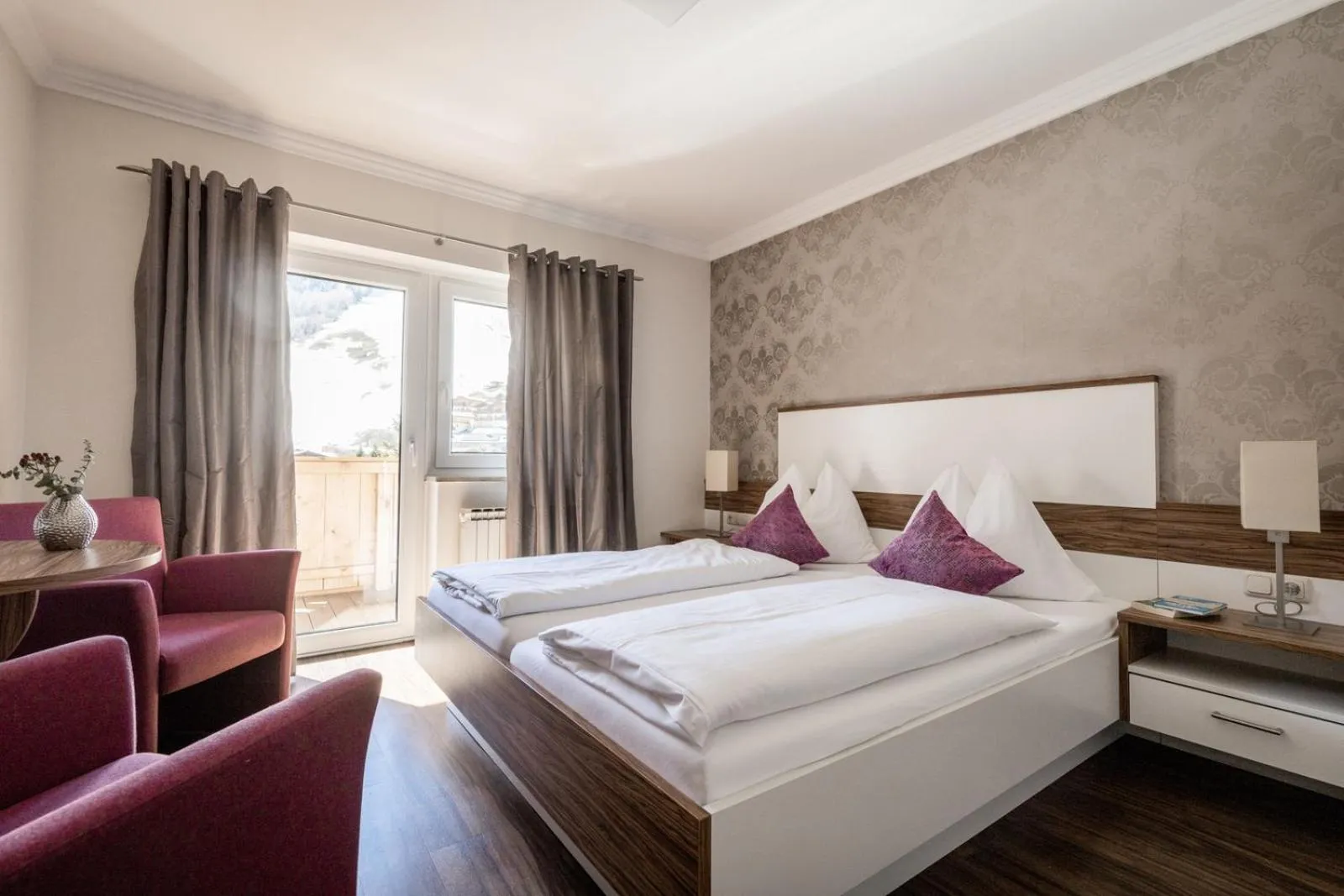 Bedroom, Bed in Hotel Sonnegg