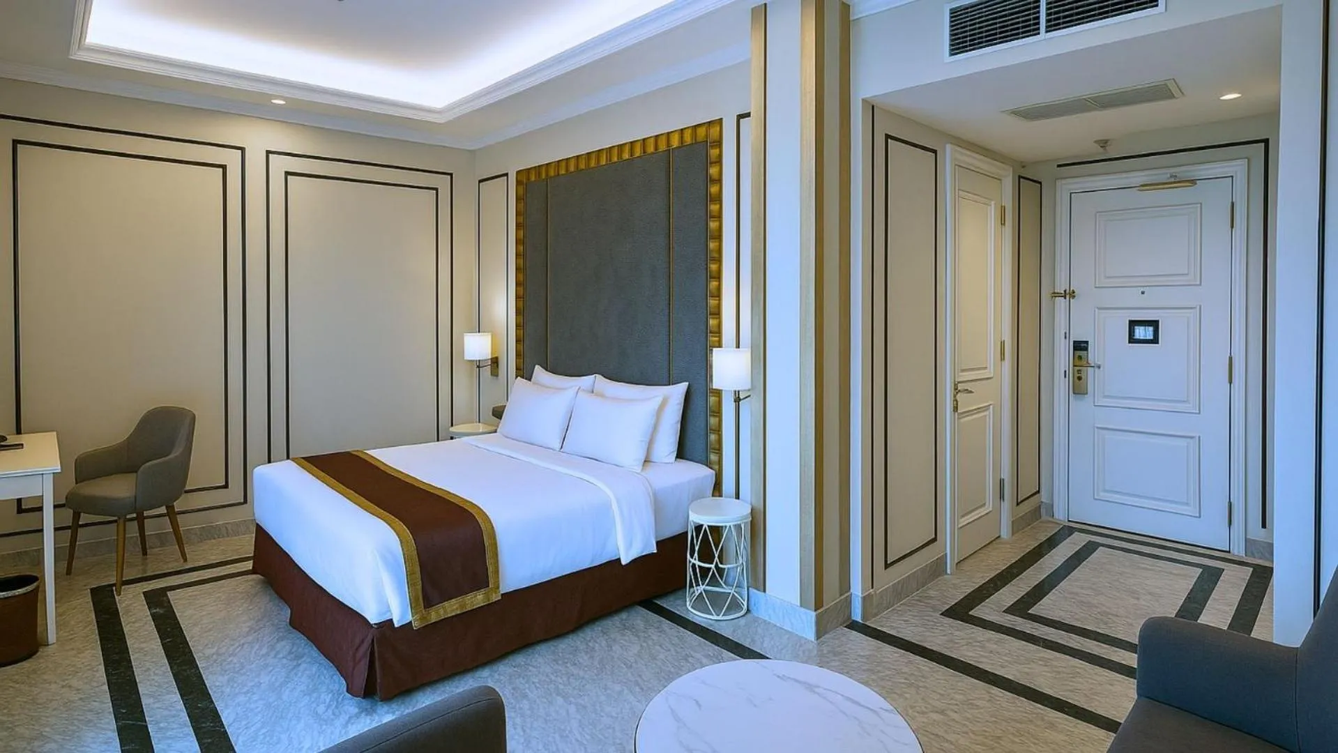 Bed in The Grantage Hotel & Sky Lounge