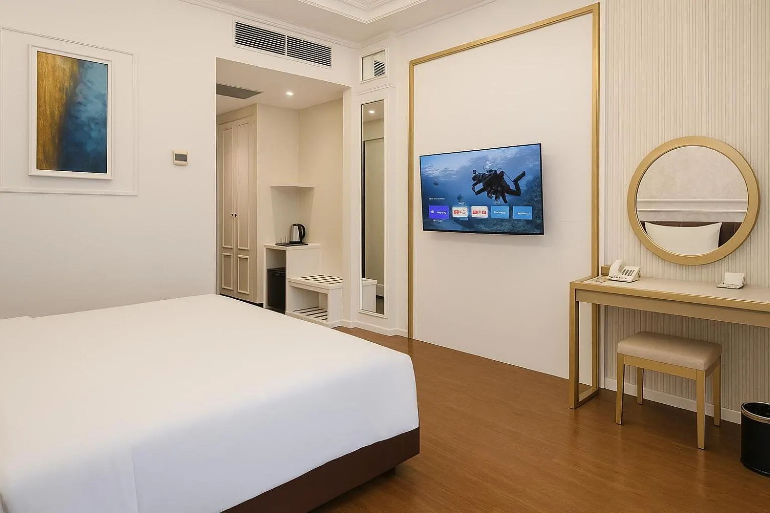 Bedroom, Bed in The Grantage Hotel & Sky Lounge