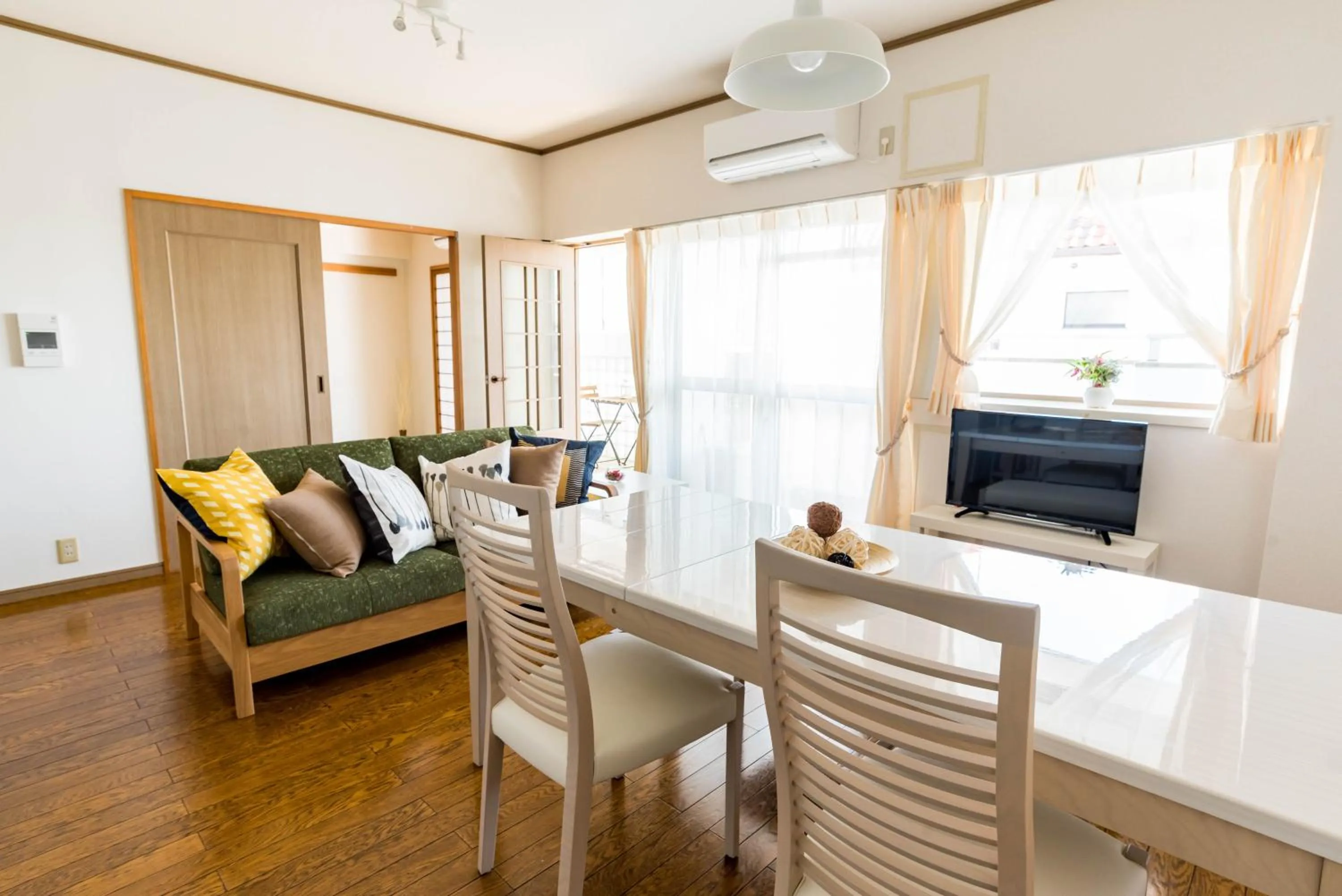 Universal Bay Condominium