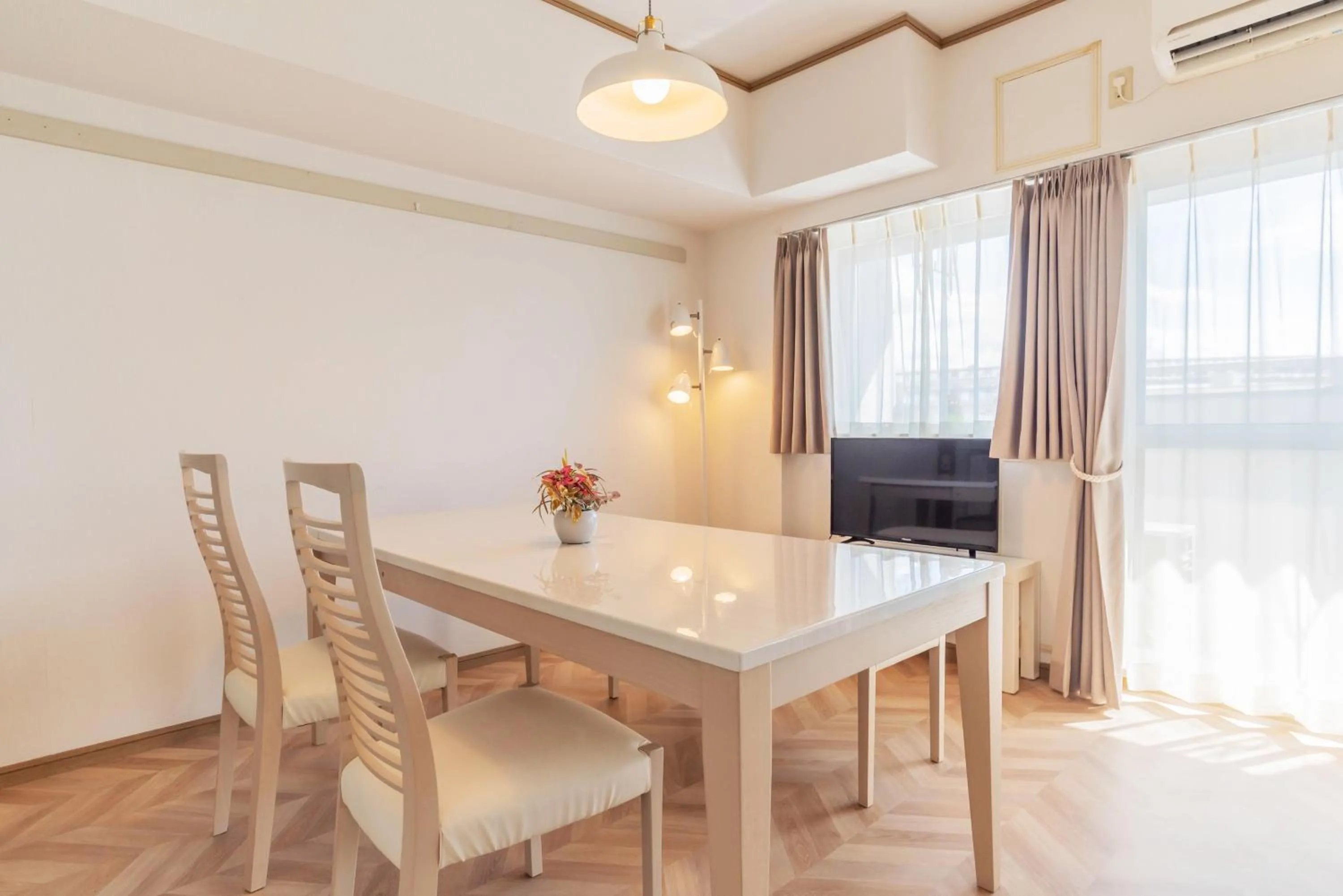 Dining area in Universal Bay Condominium