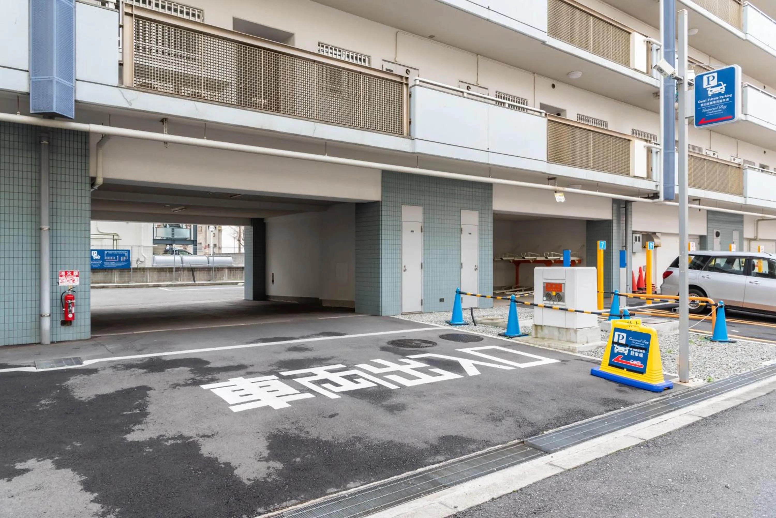 Universal Bay Condominium