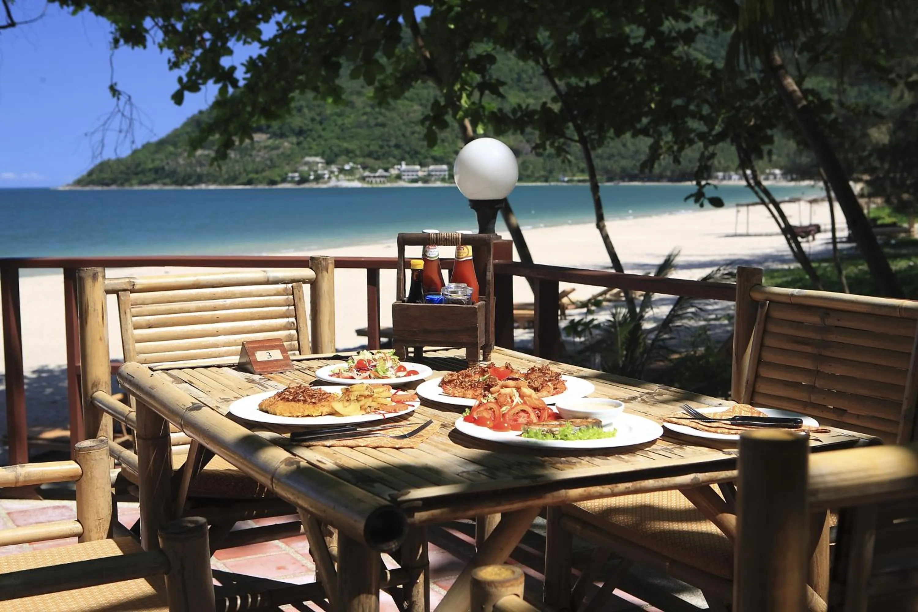 Restaurant/places to eat in Khanom Hill Resort