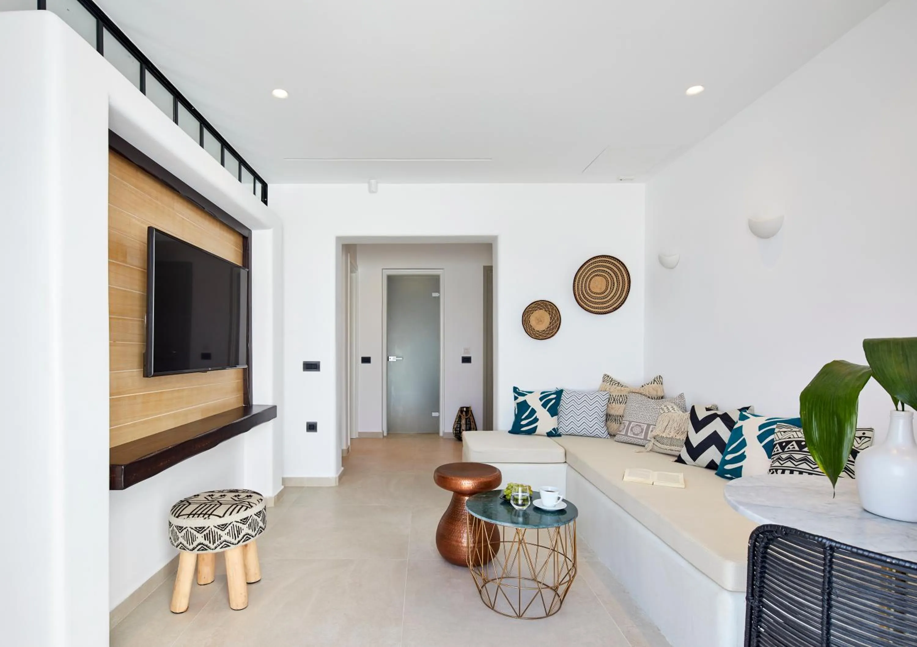 TV and multimedia in Phos The Boutique