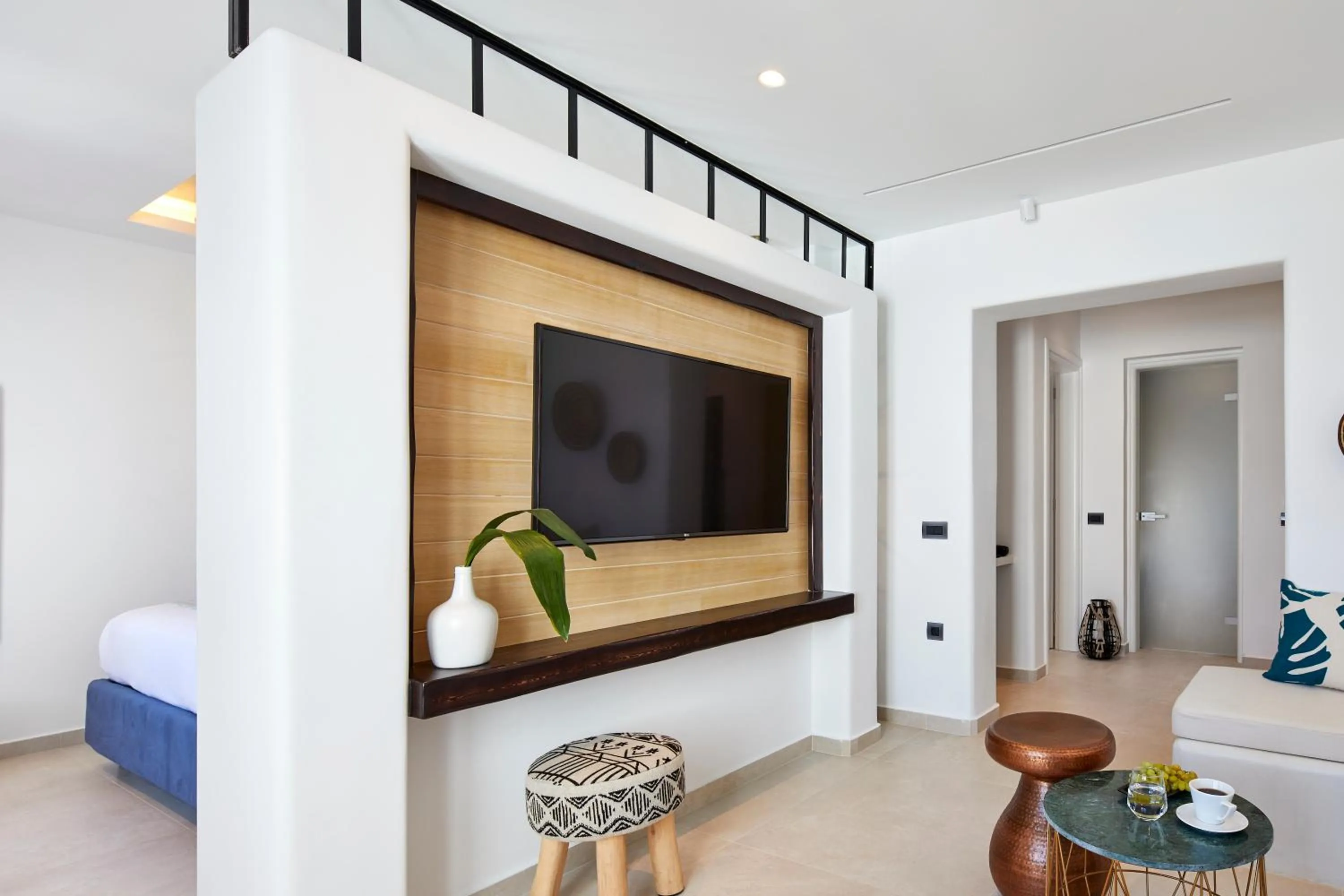 TV and multimedia, Bed in Phos The Boutique