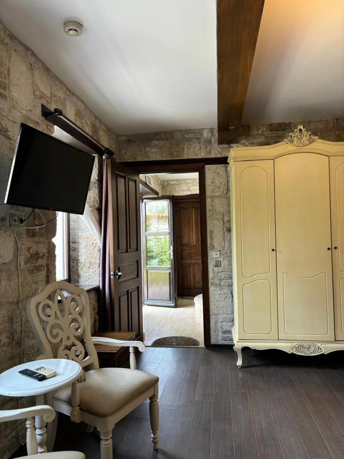 Photo of the whole room in Griffon Hotel