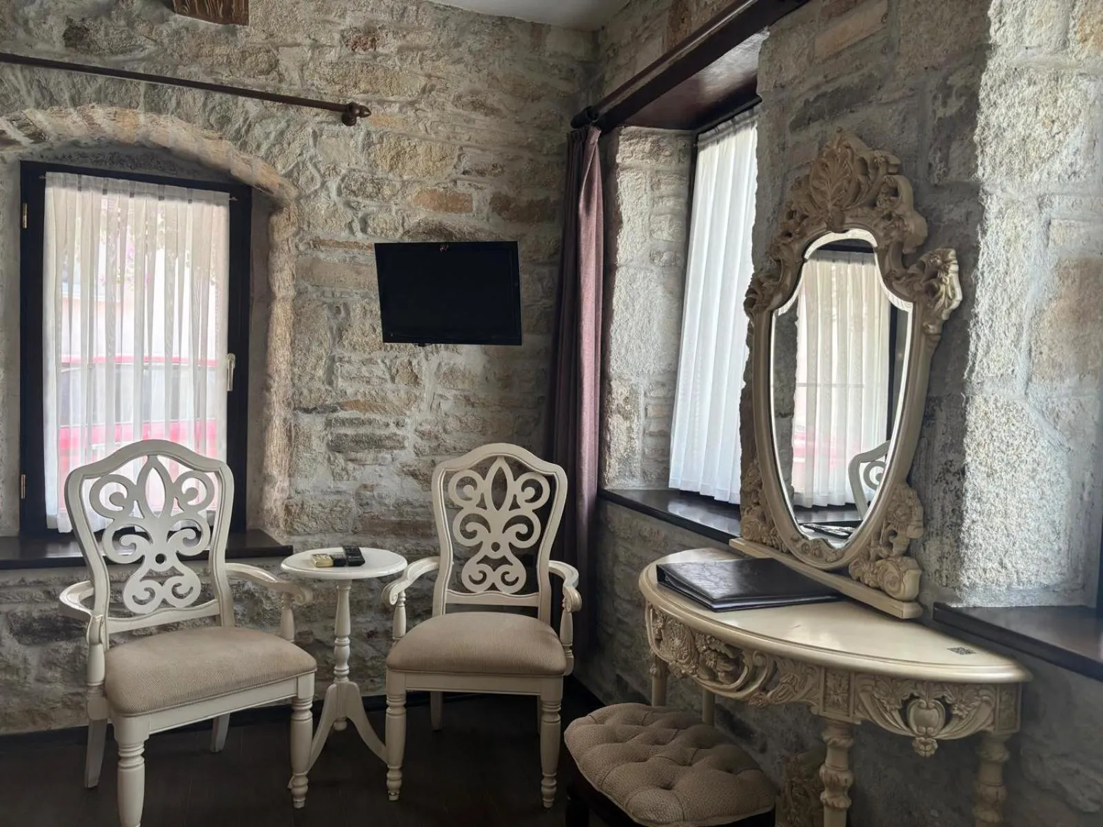 Photo of the whole room in Griffon Hotel