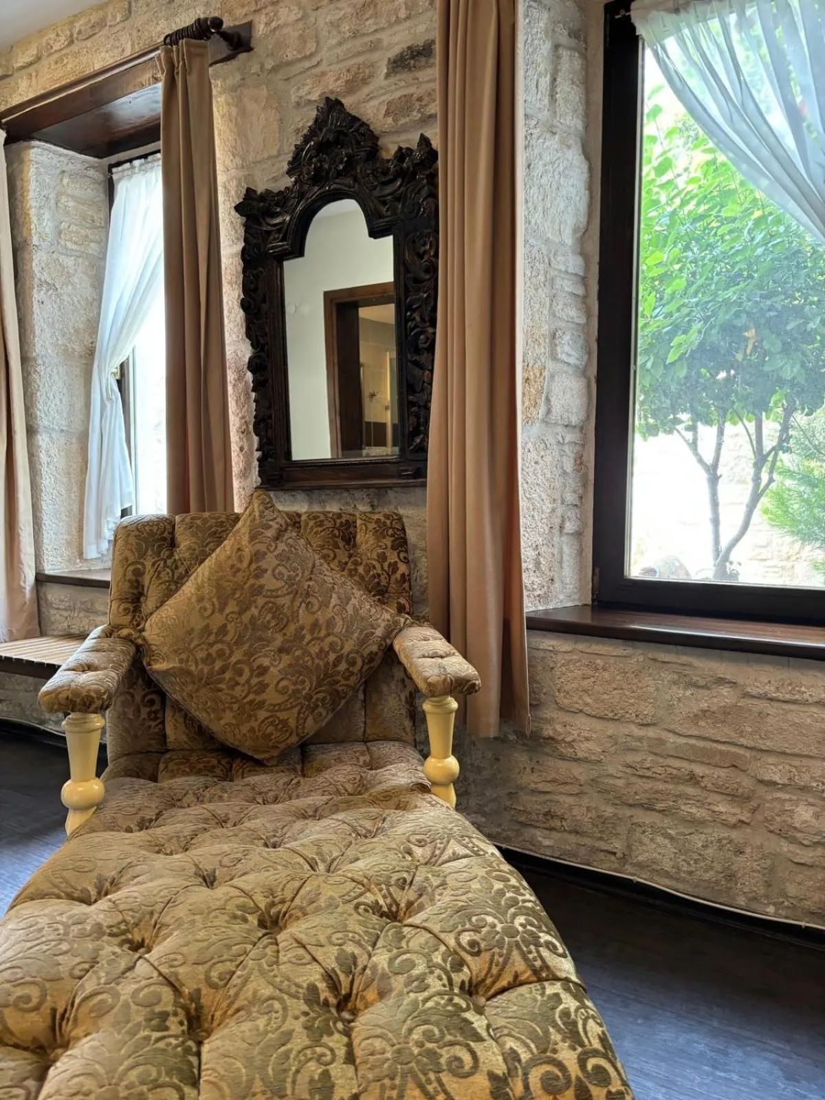 Photo of the whole room in Griffon Hotel