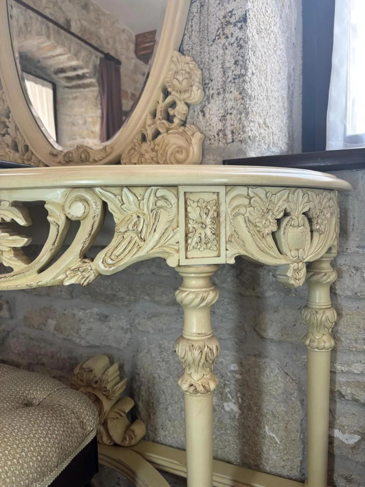 Decorative detail in Griffon Hotel