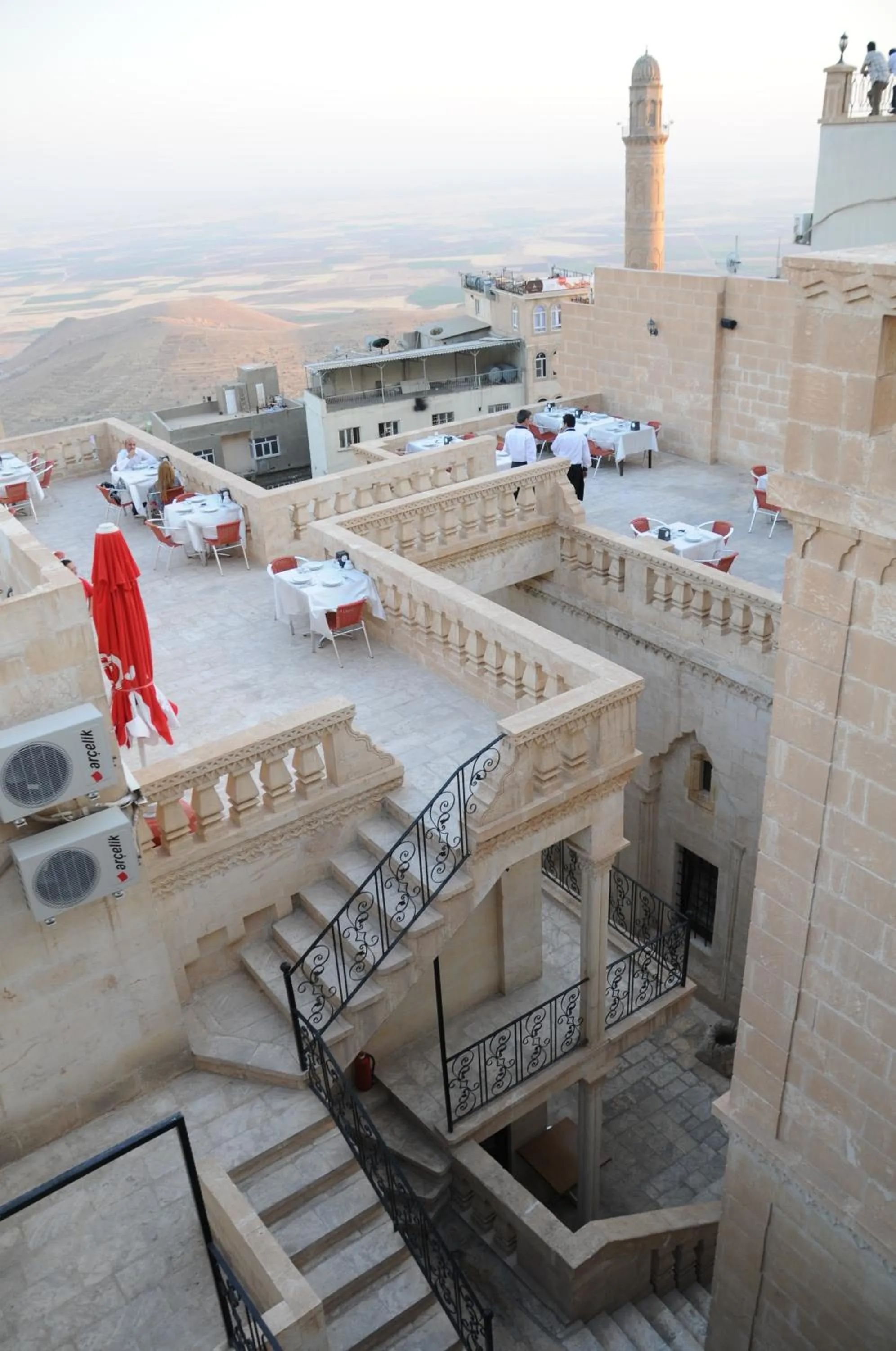 Restaurant/places to eat in Zinciriye Hotel