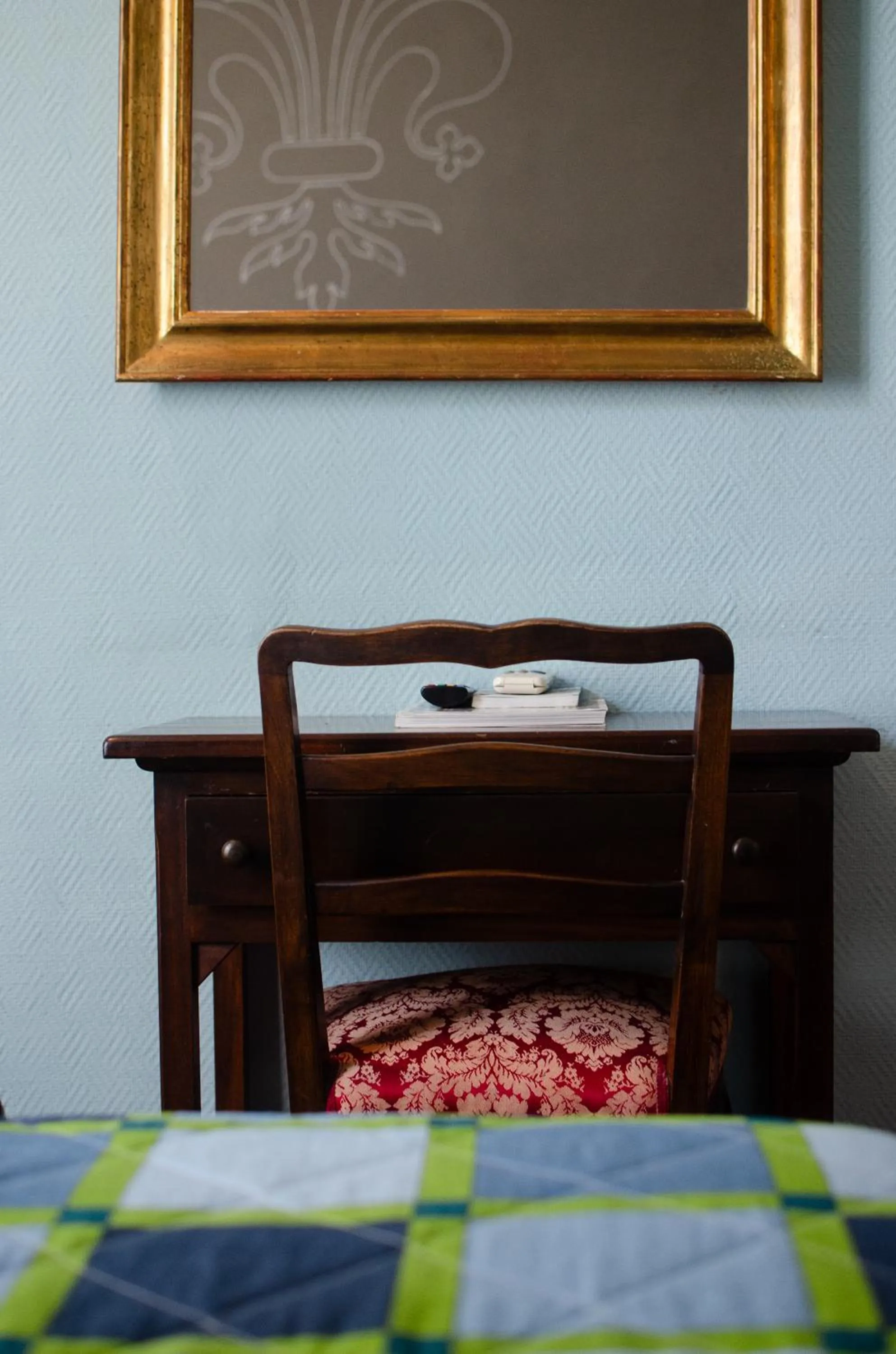 Decorative detail, Bed in Soggiorno Michelangelo