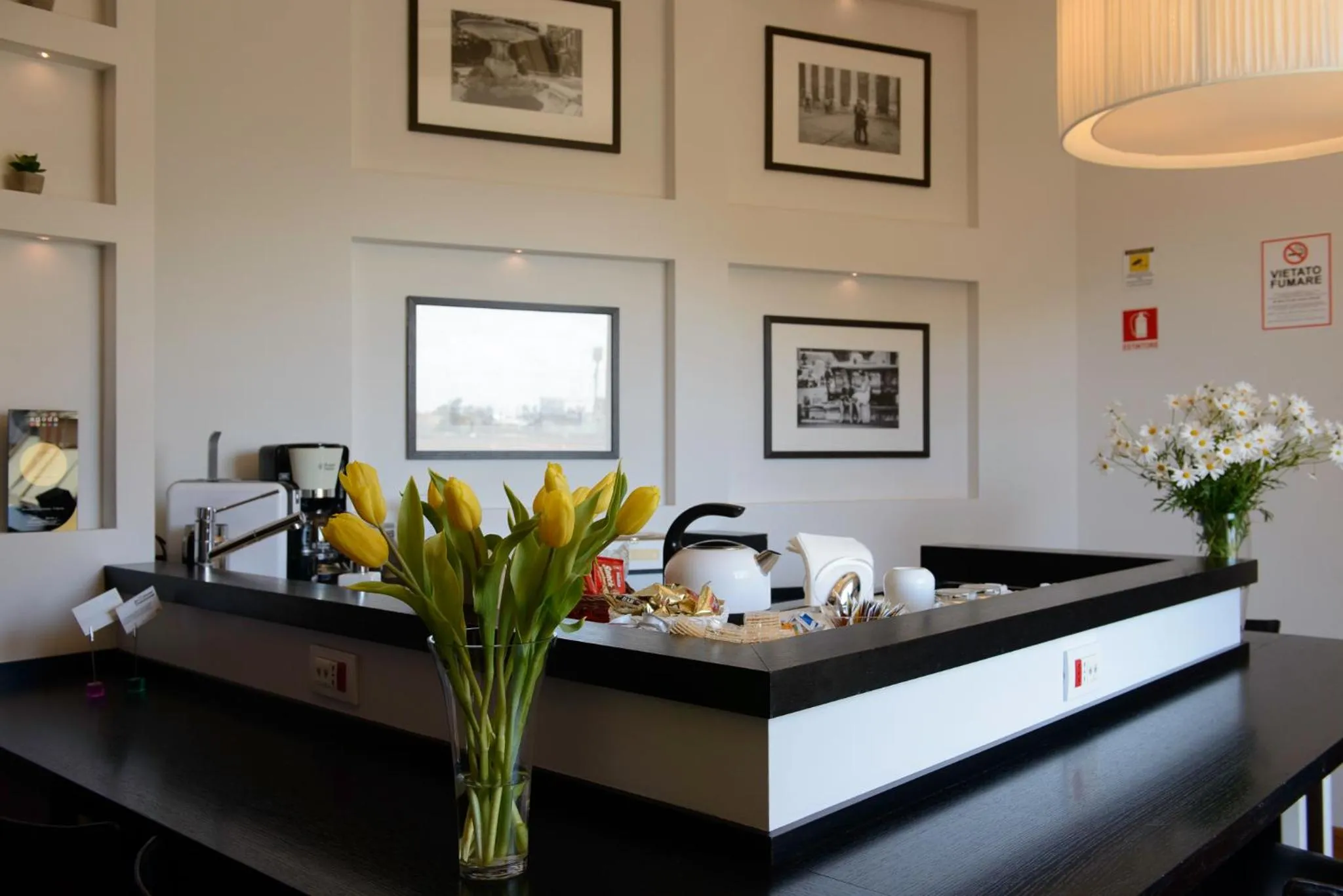 Communal lounge/ TV room in At Home Townhouse - Filiberto