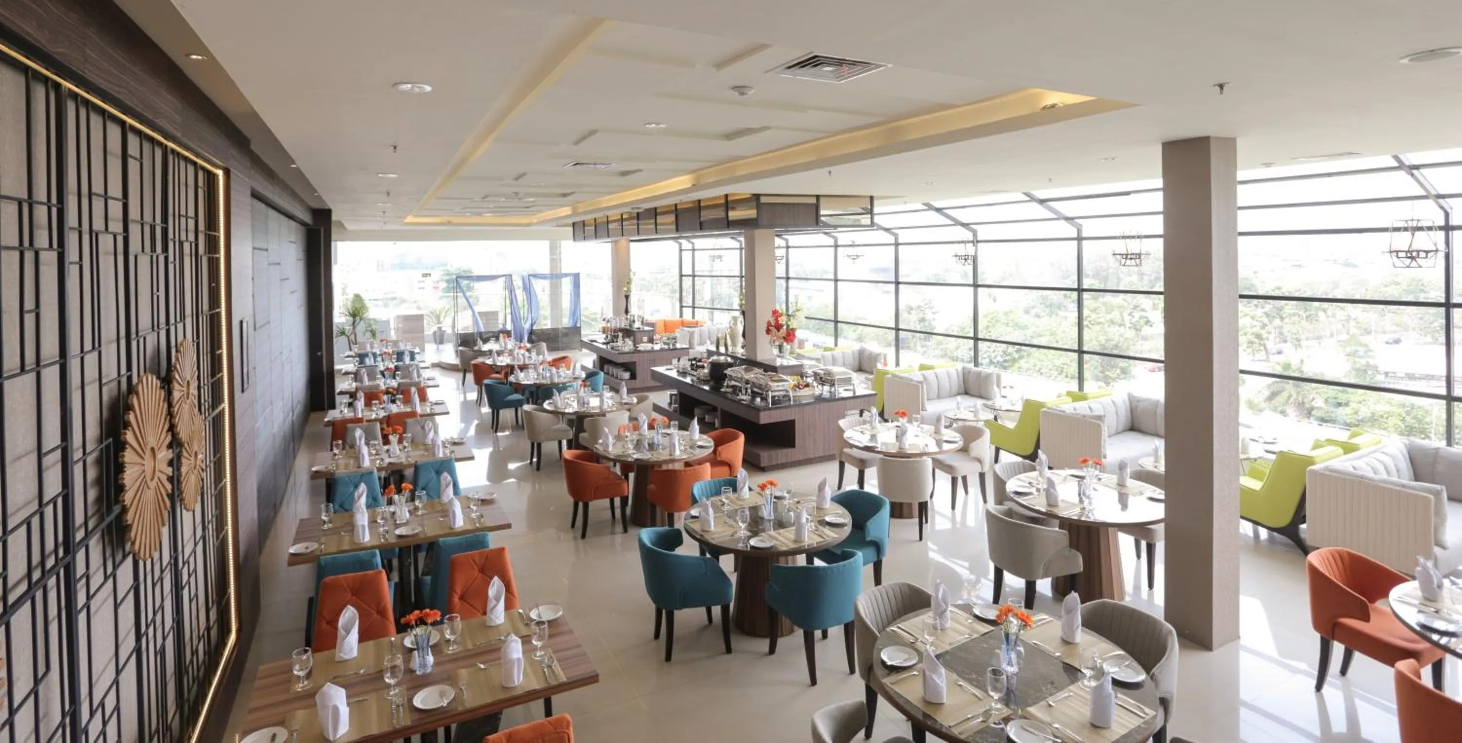 Restaurant/places to eat in Hotel Daily Inn