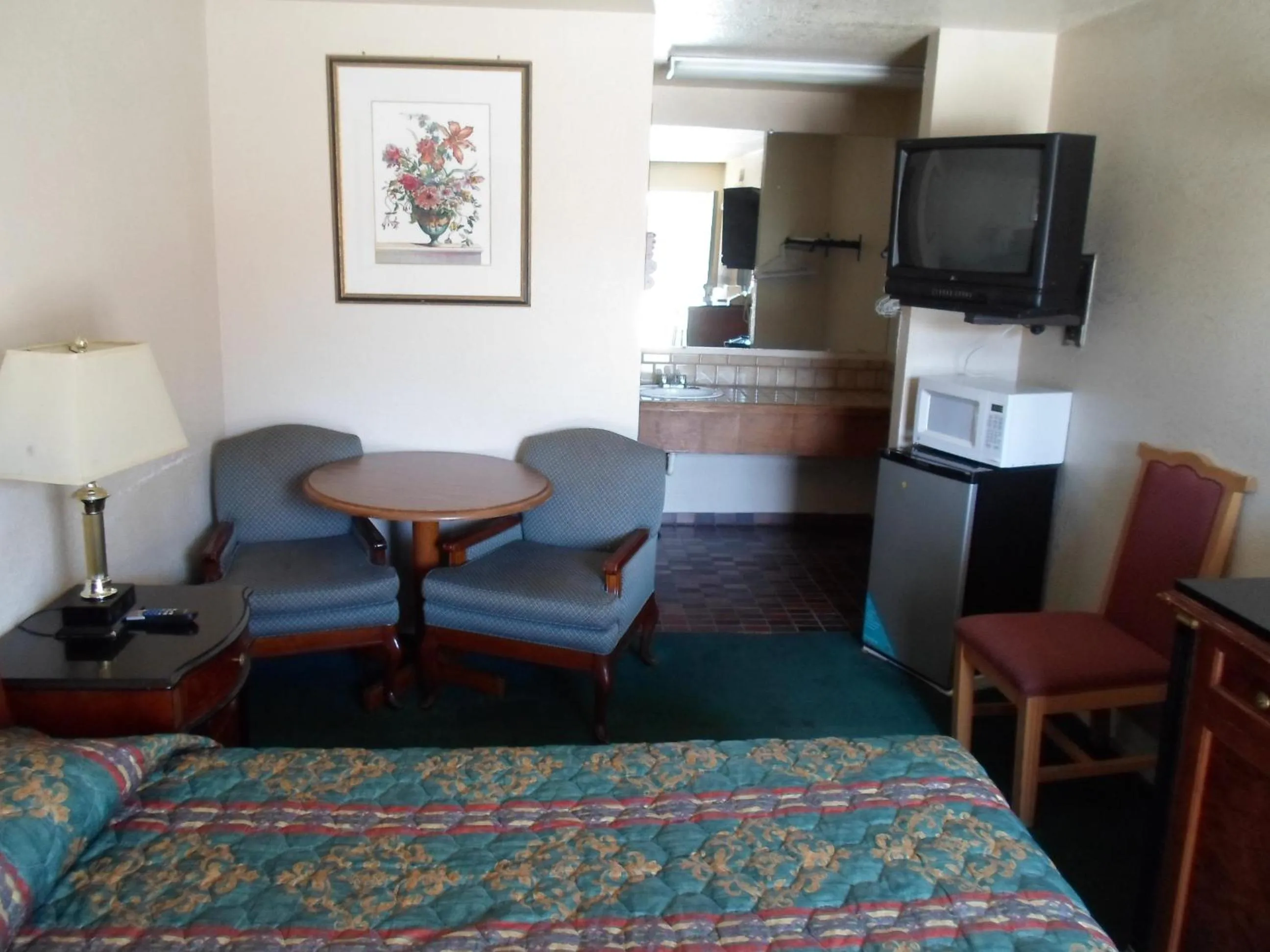 Photo of the whole room in Budget Inn Morgan Hill
