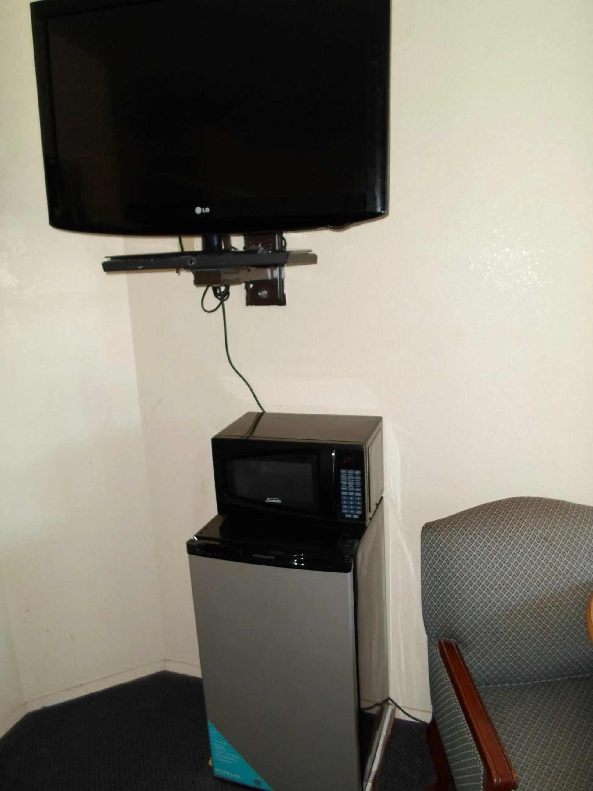TV and multimedia in Budget Inn Morgan Hill