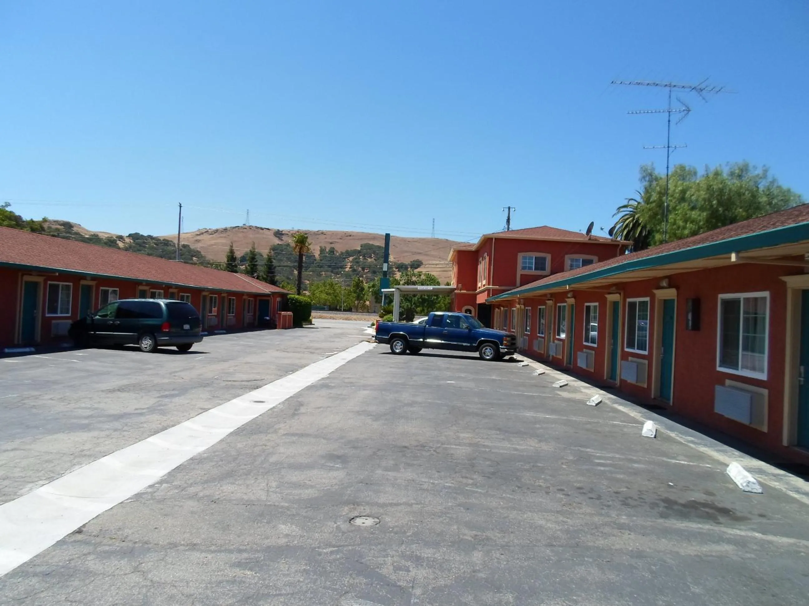 Property building in Budget Inn Morgan Hill