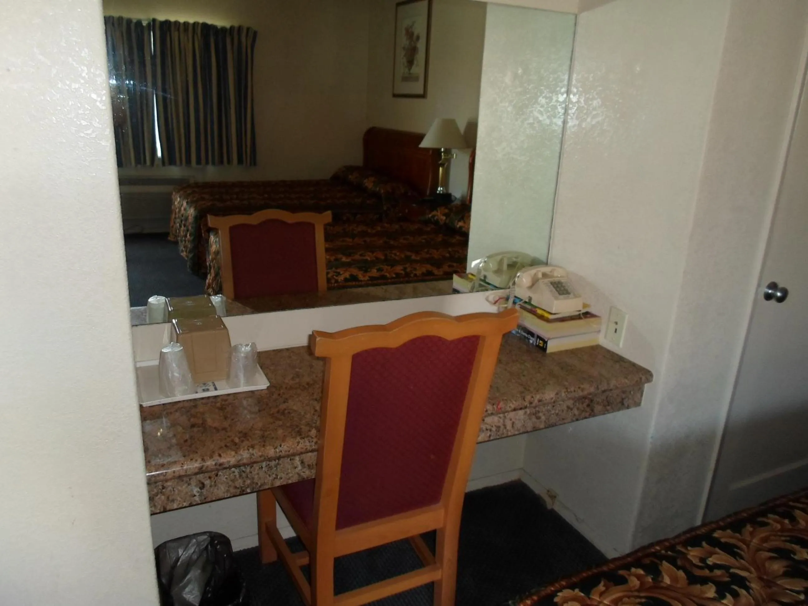 Decorative detail in Budget Inn Morgan Hill