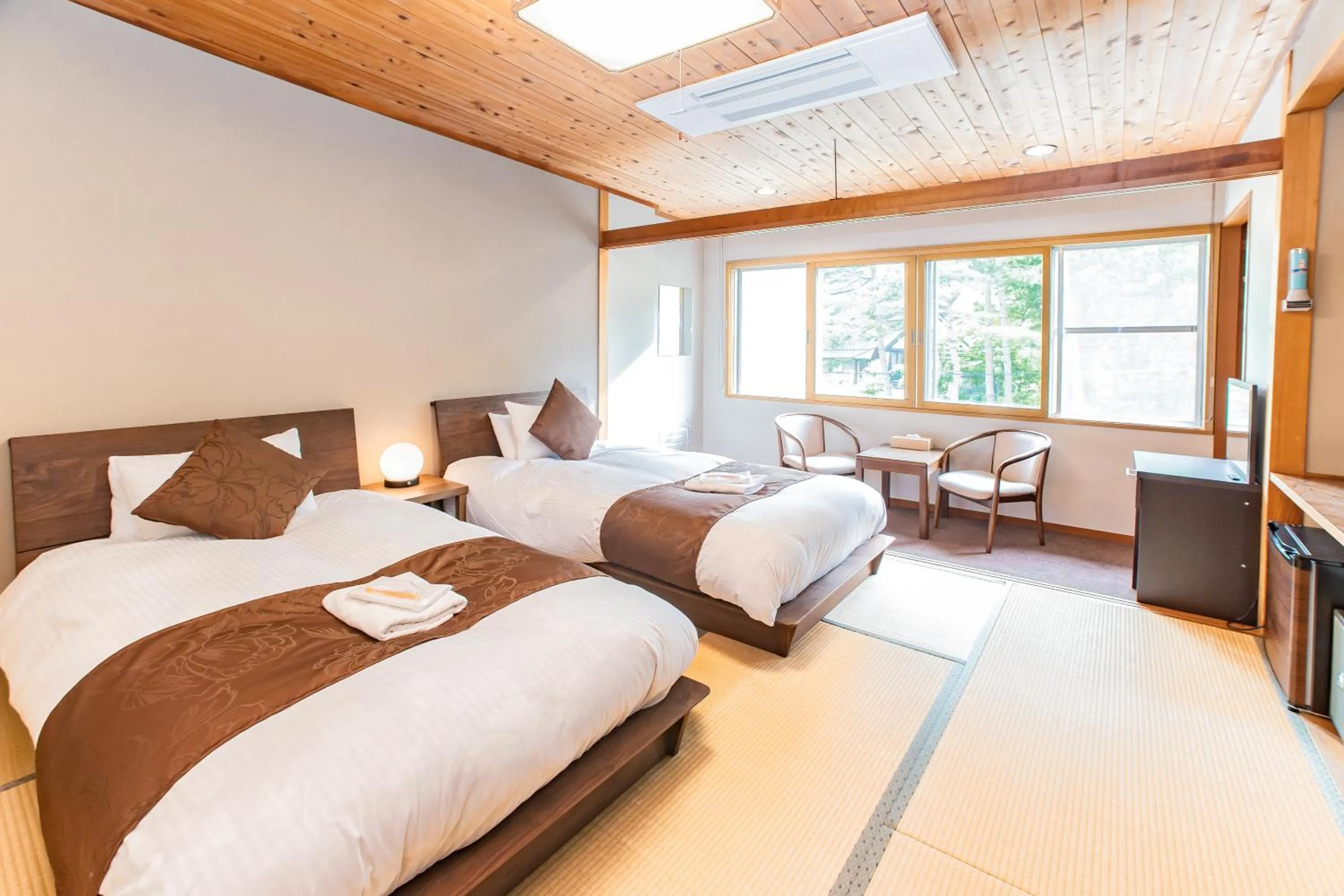 Photo of the whole room, Bed in Nomad Hakuba