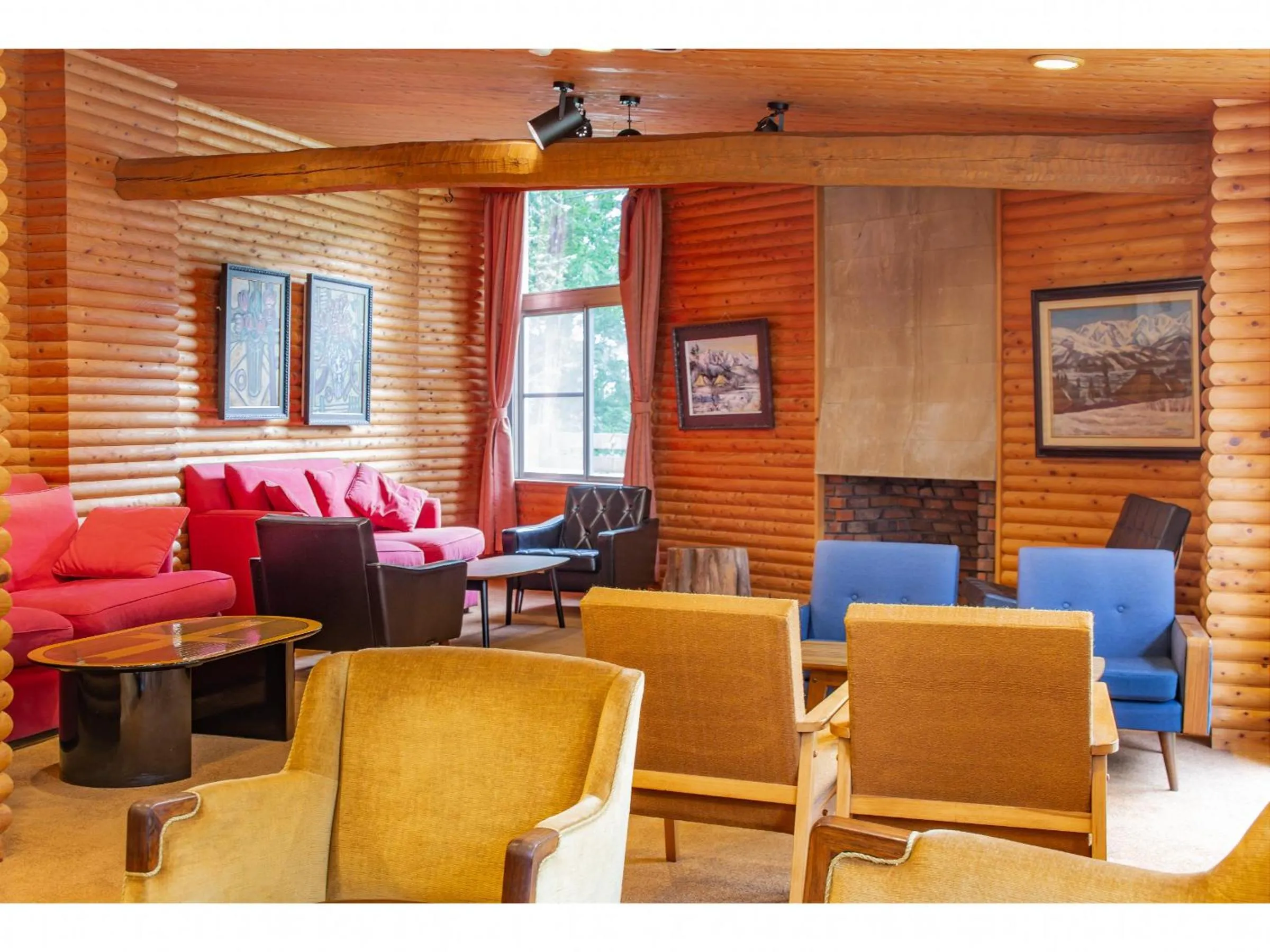 Communal lounge/ TV room in Nomad Hakuba