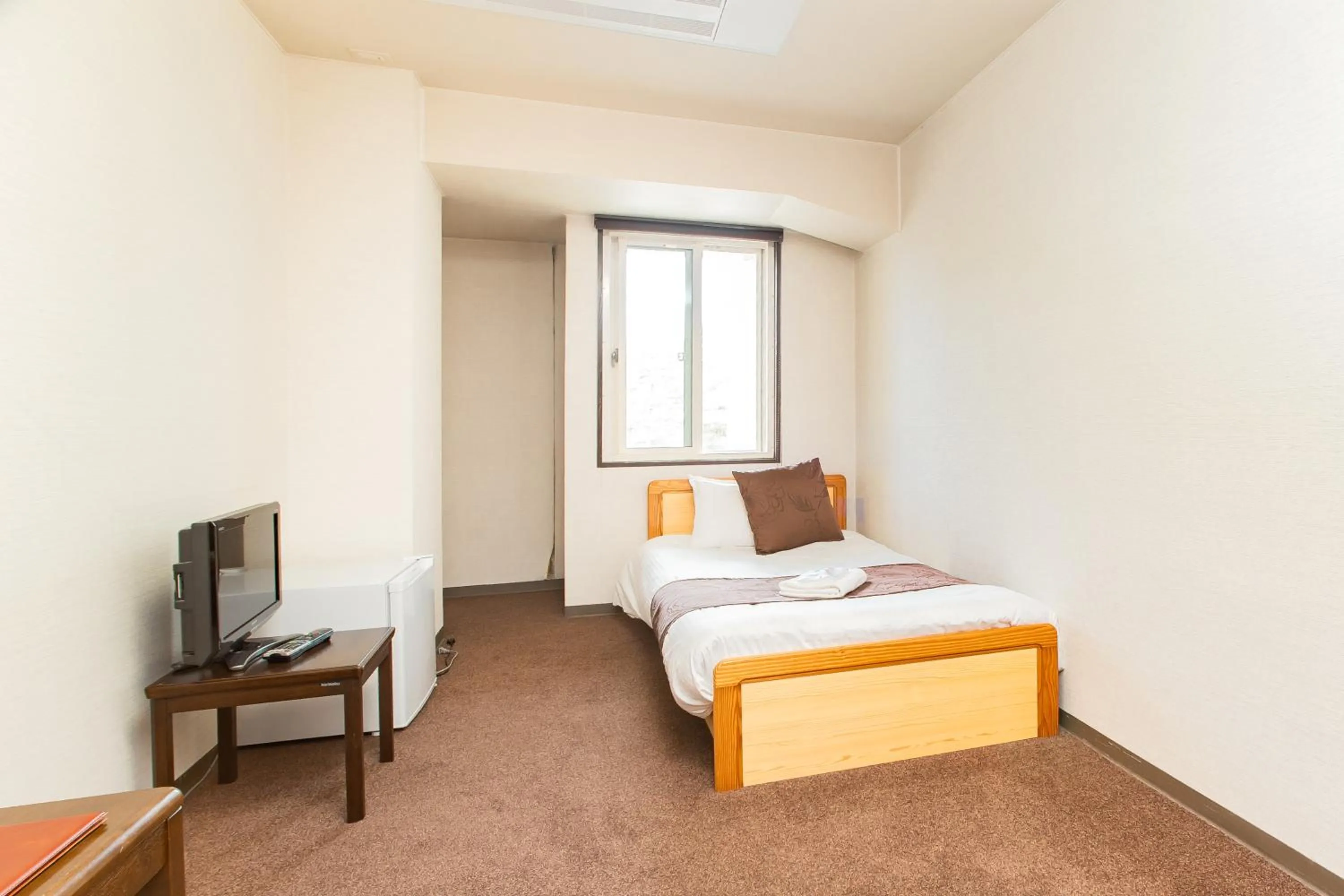 Photo of the whole room, Bed in Nomad Hakuba