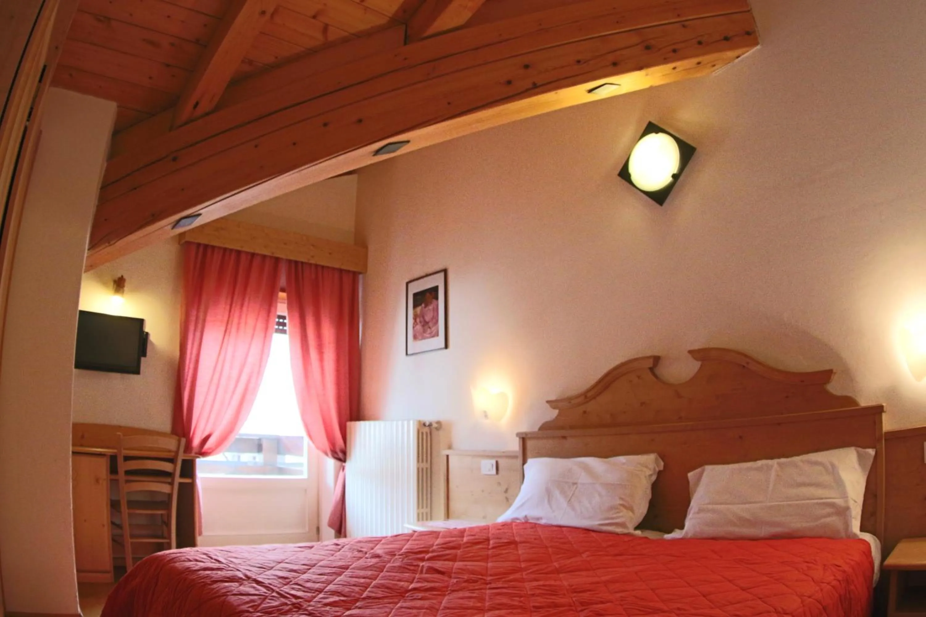 Decorative detail, Bed in Liz Hotel & Apartments