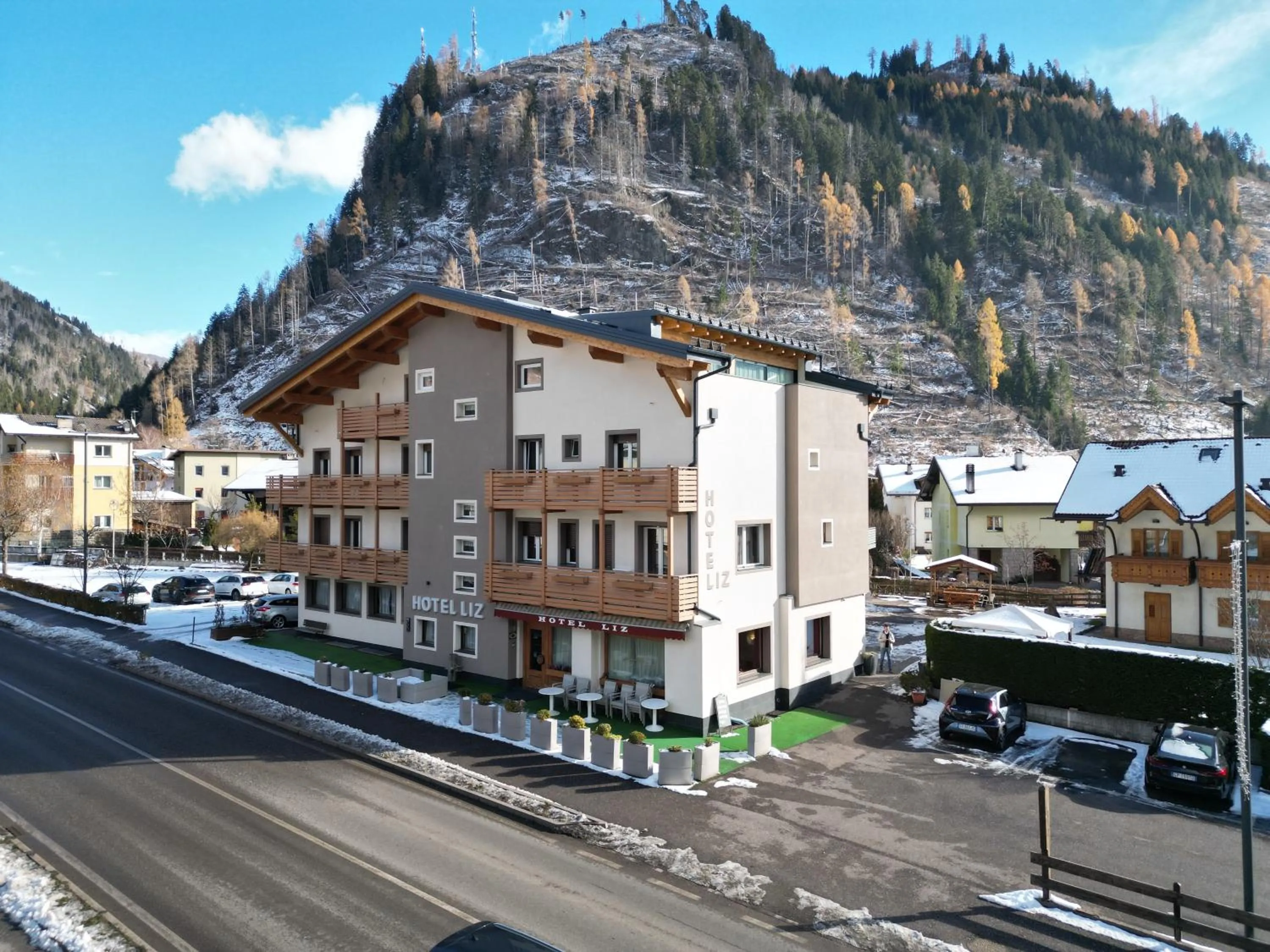 Liz Hotel & Apartments