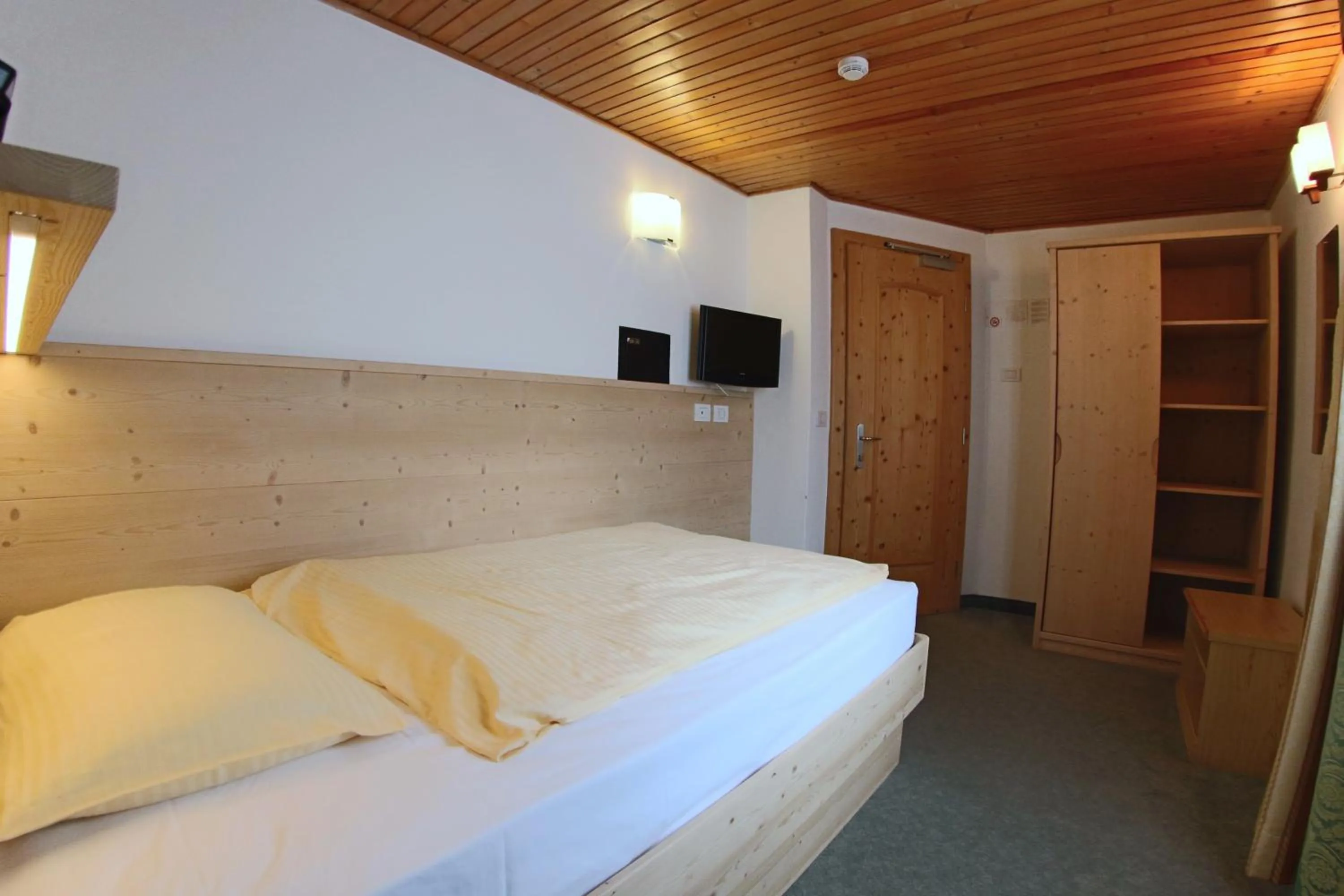 Bedroom, Bed in Liz Hotel & Apartments