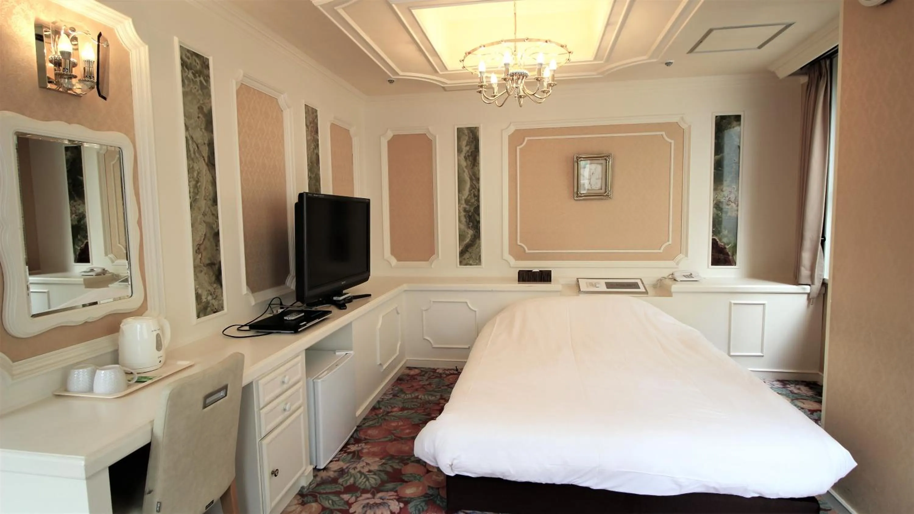 Bed in Royal Hotel Shinokubo