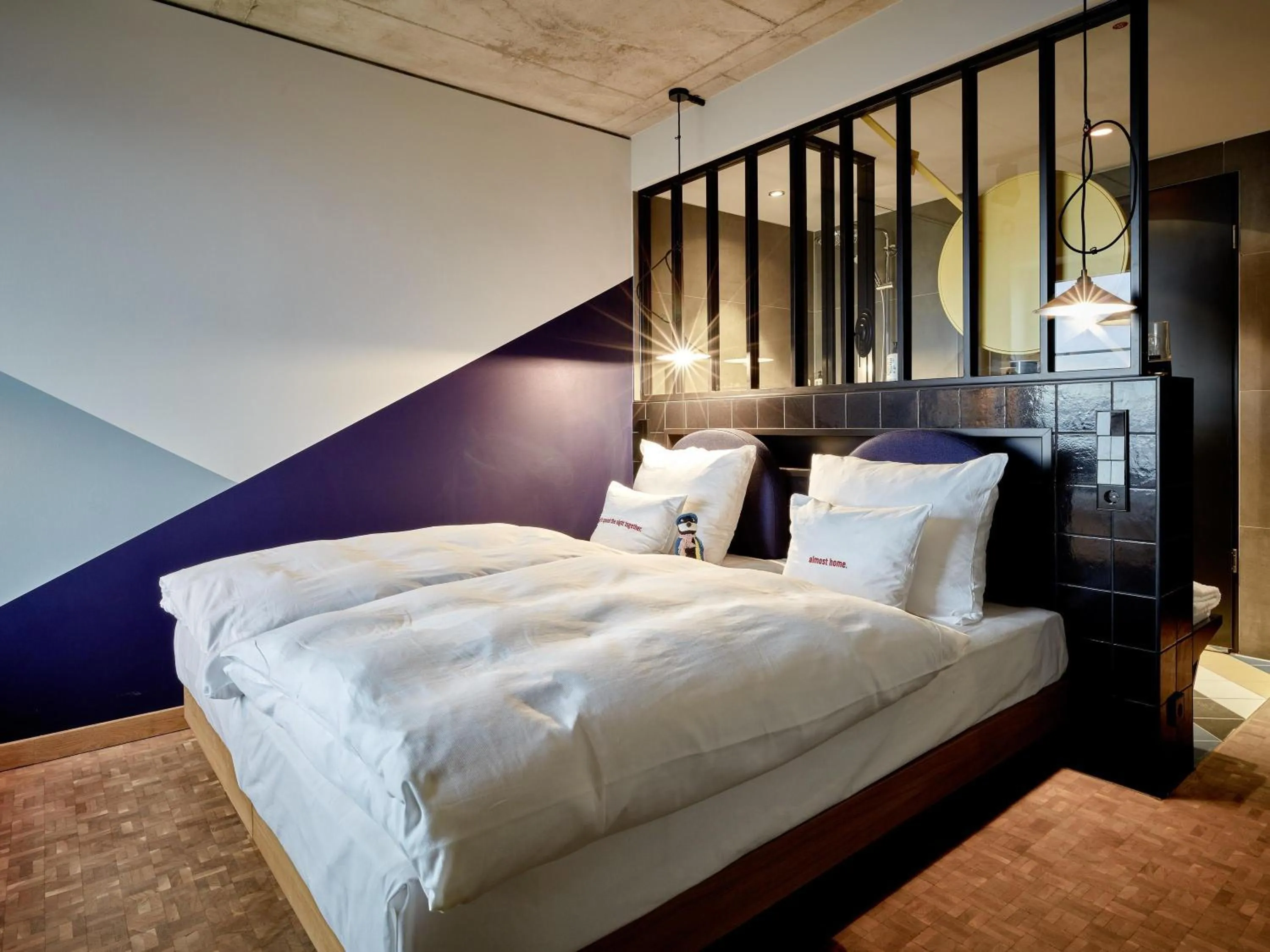 Bedroom, Bed in 25hours Hotel Das Tour