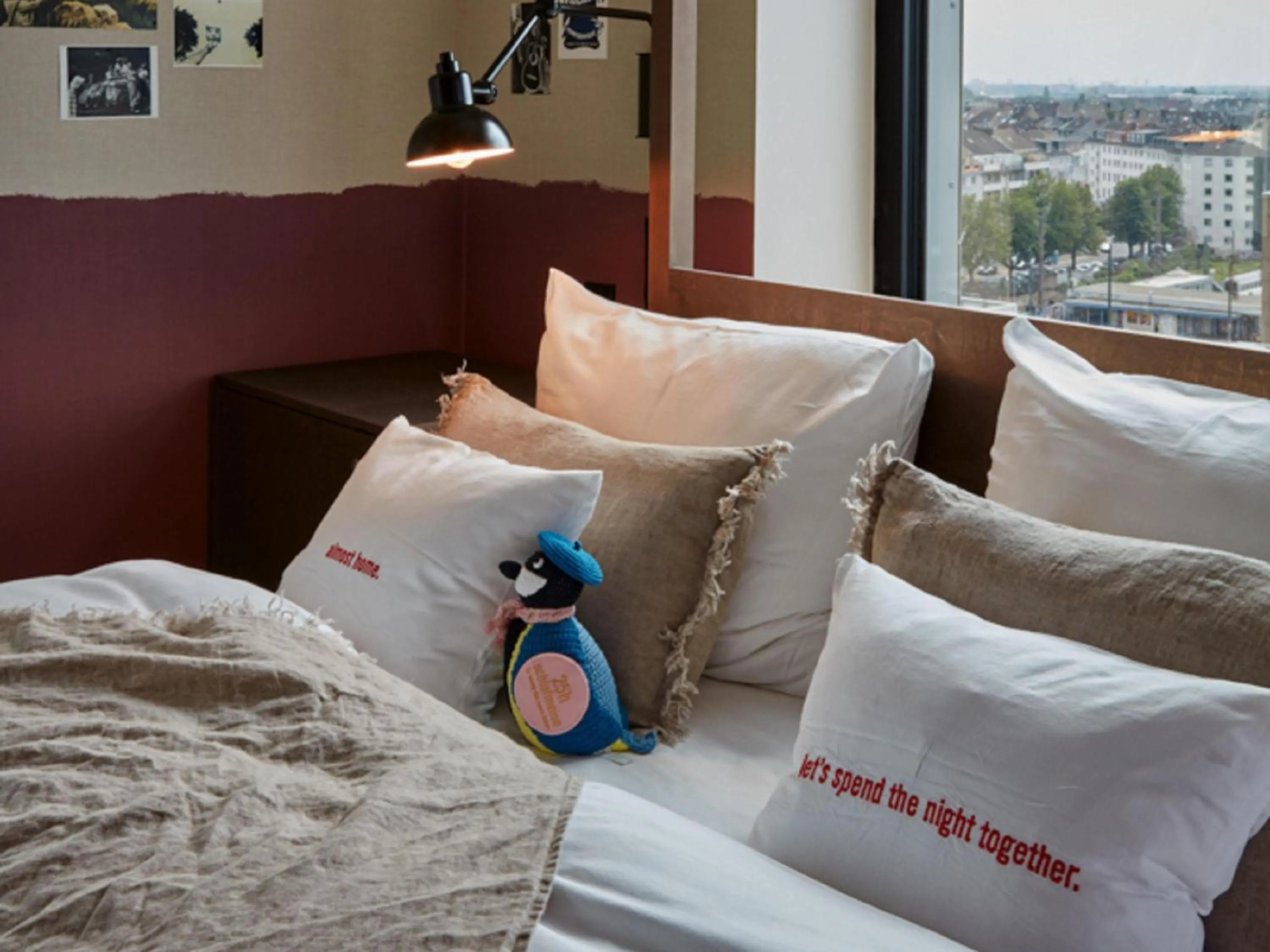 Bedroom, Bed in 25hours Hotel Das Tour