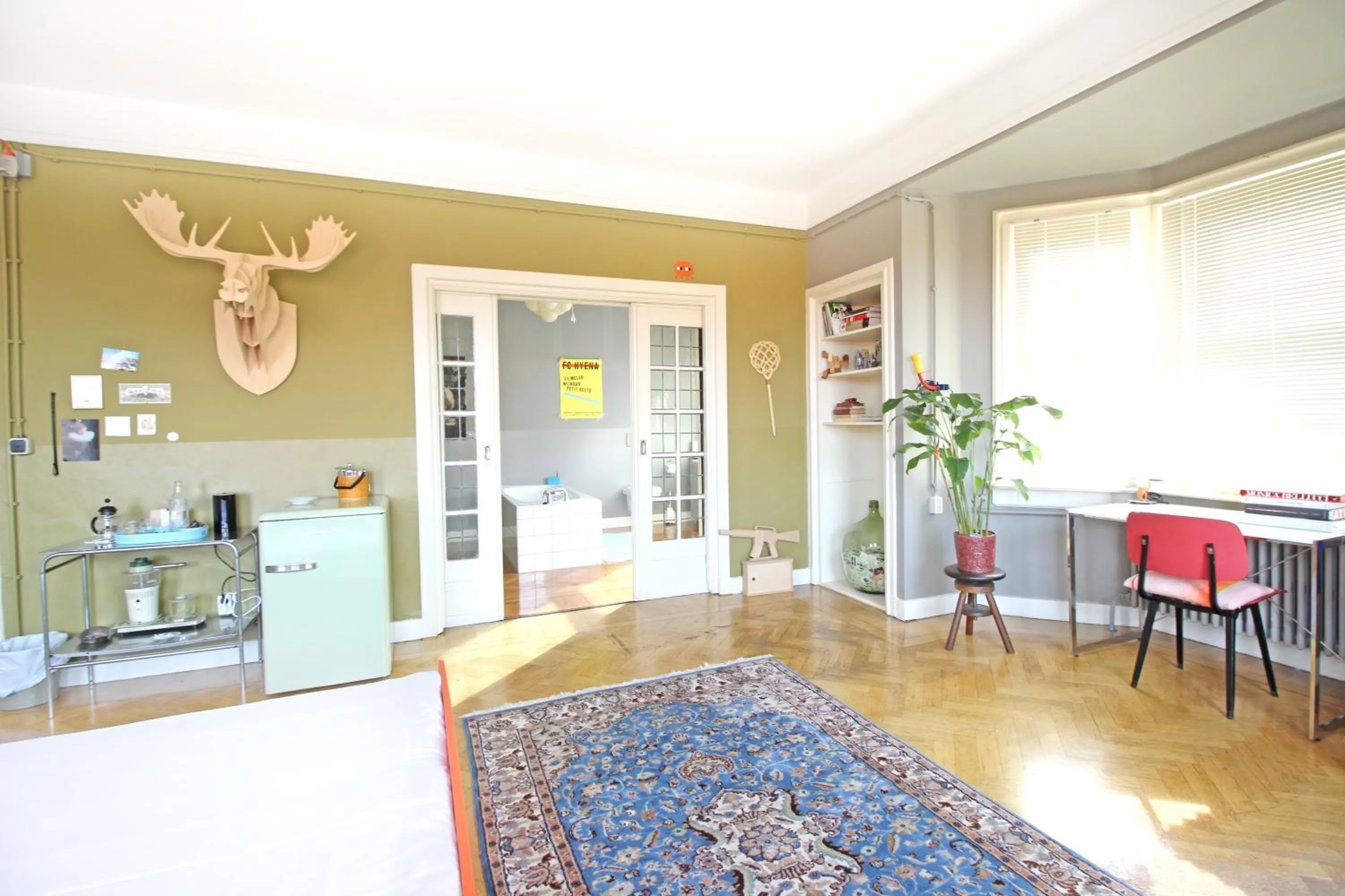 Deluxe Double Room with Bath - single occupancy in Cafe Modern