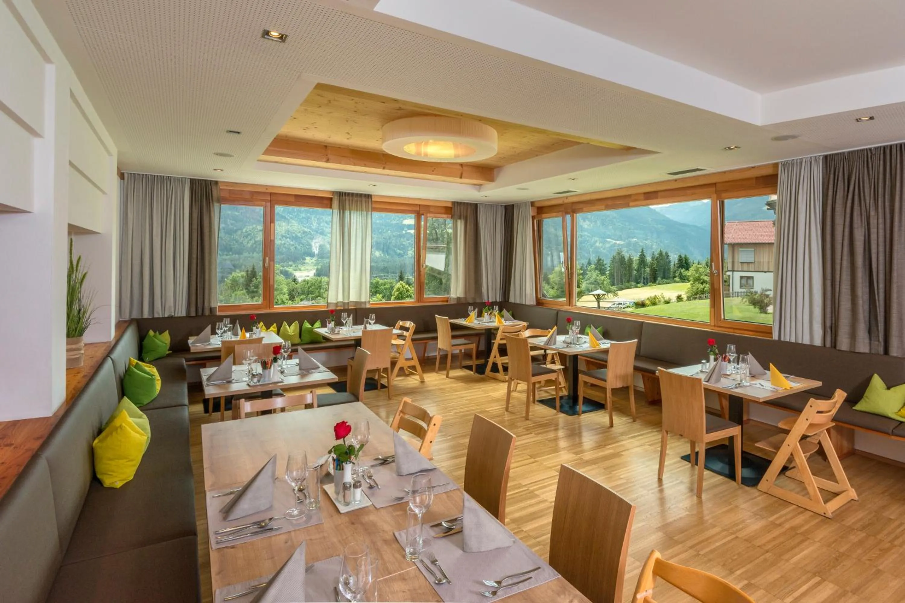 Restaurant/places to eat in RAMSI euer Familienhotel