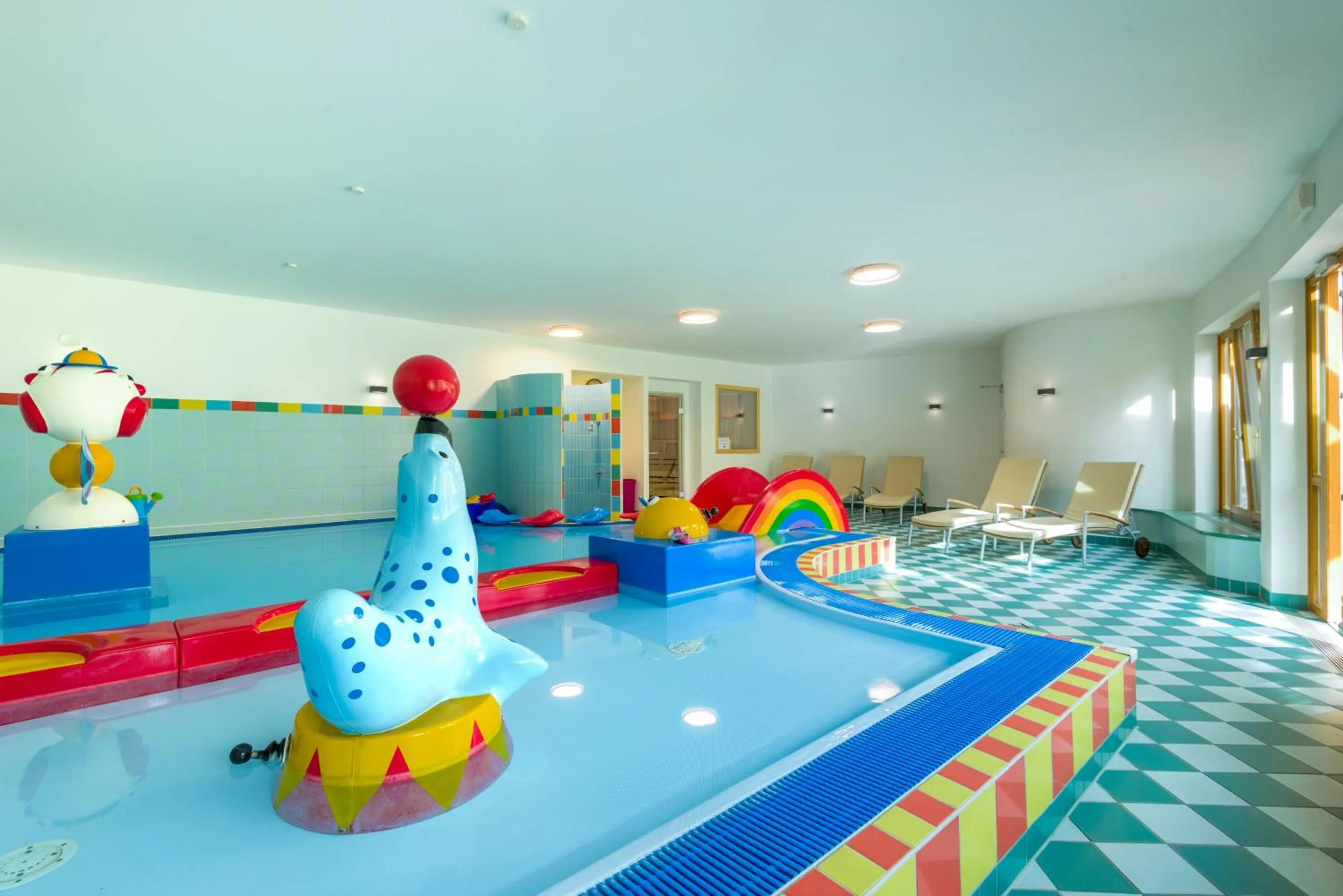 Swimming pool in RAMSI euer Familienhotel