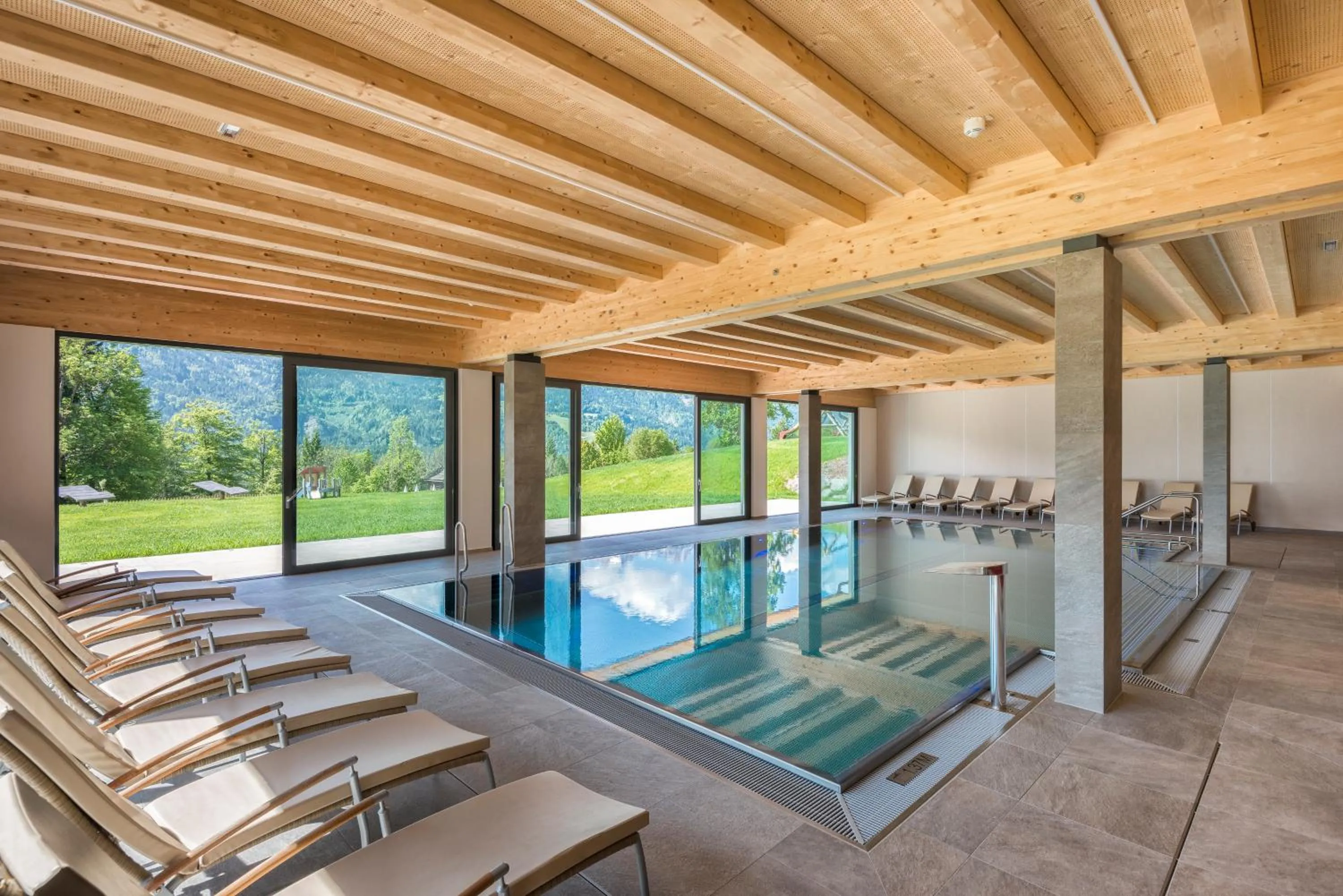 Swimming pool in RAMSI euer Familienhotel