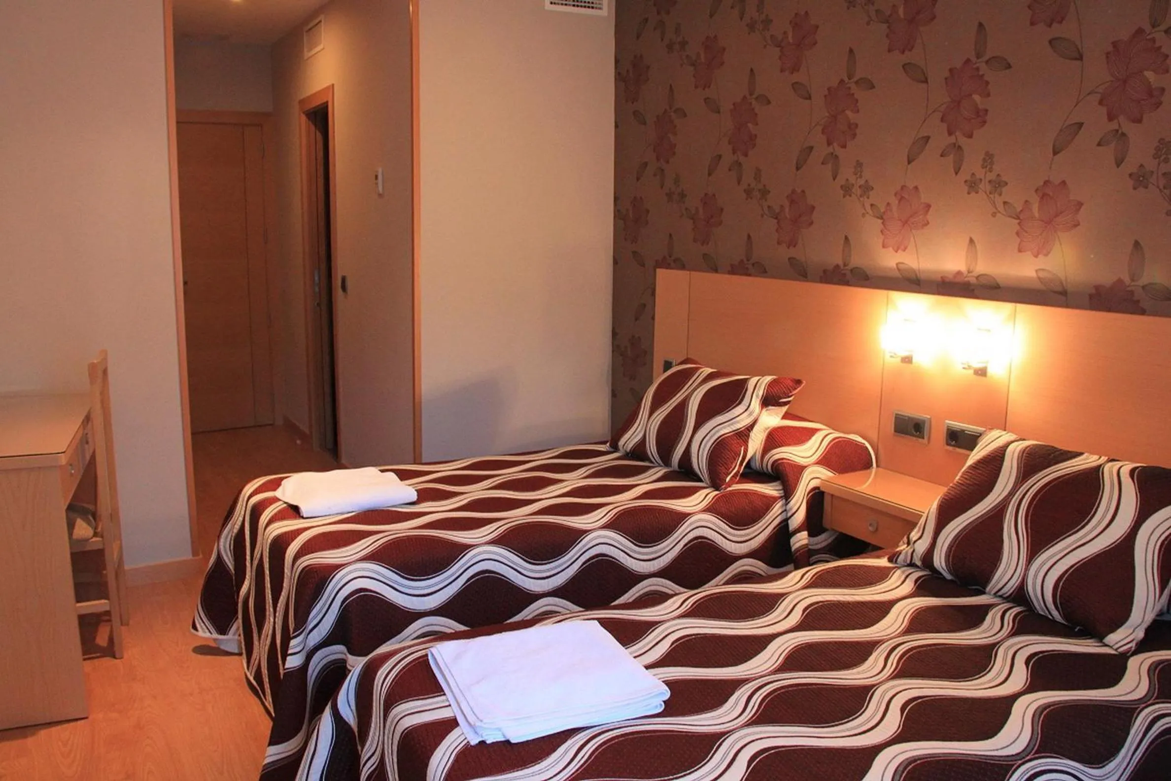 Bedroom, Bed in Hostal Jemasaca-Palma61