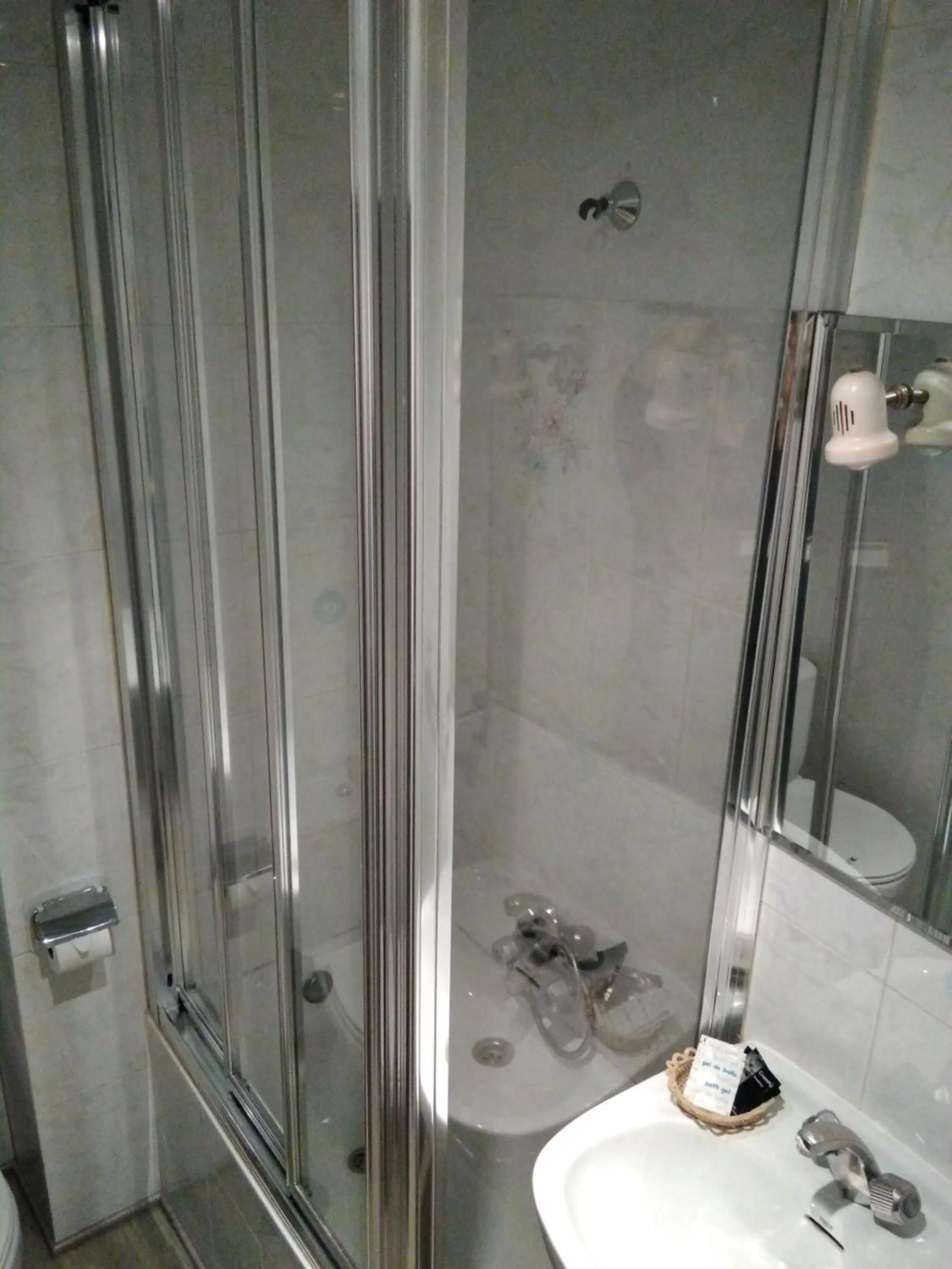 Bathroom in Hostal Jemasaca-Palma61