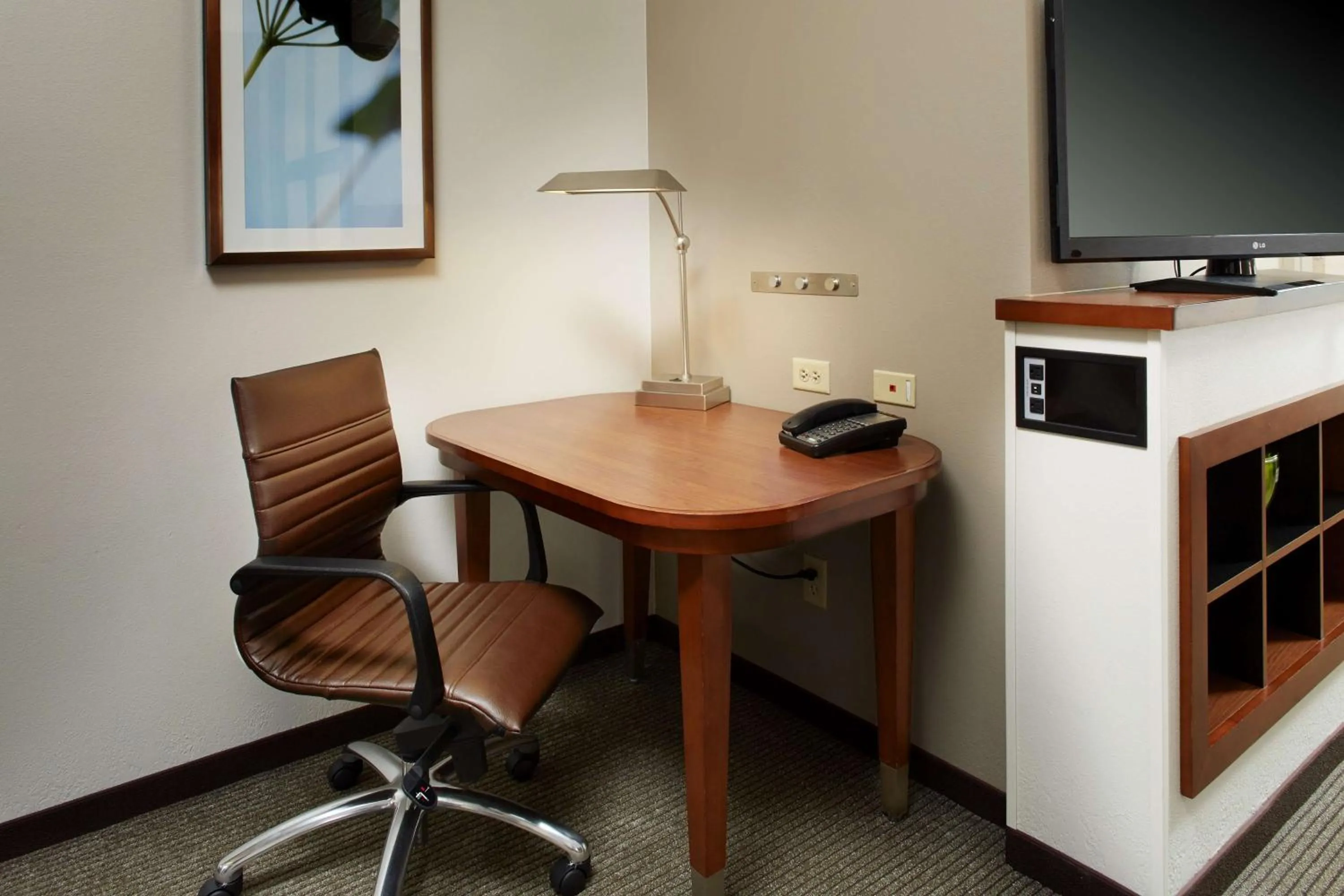 Bedroom in Hyatt Place Grand Rapids South