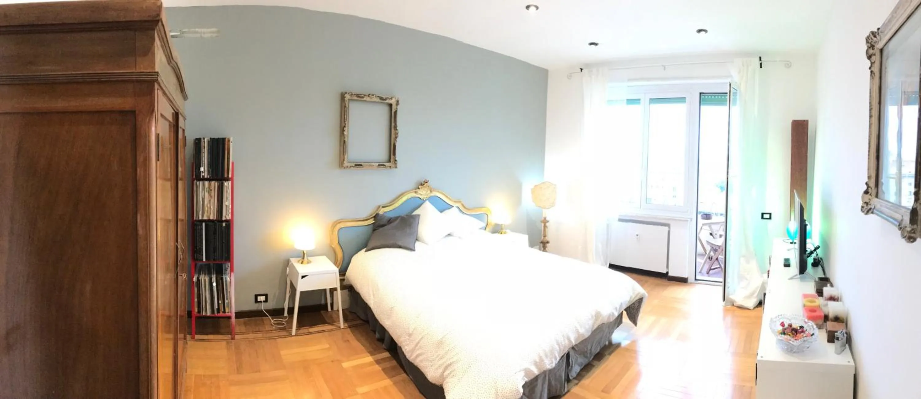 Bedroom, Bed in Bb Tube