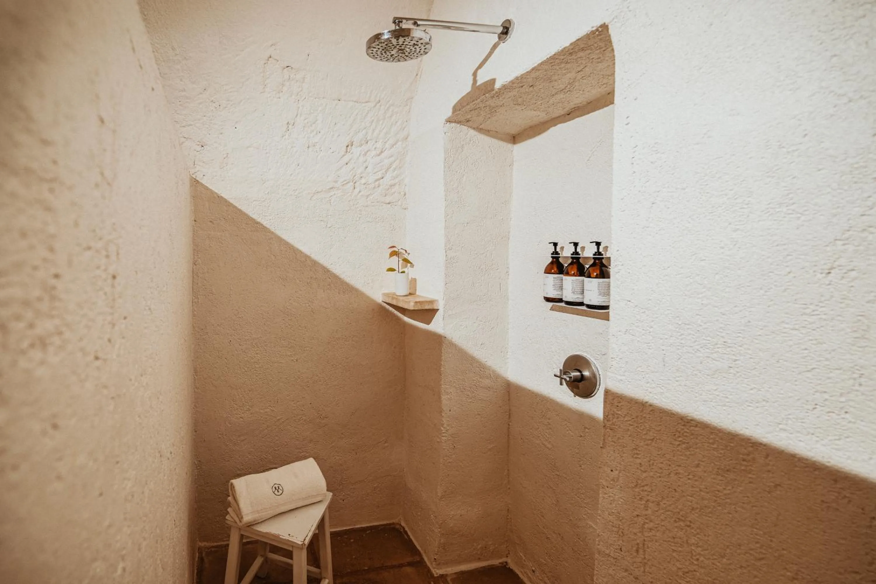 Shower in Masseria Li Foggi