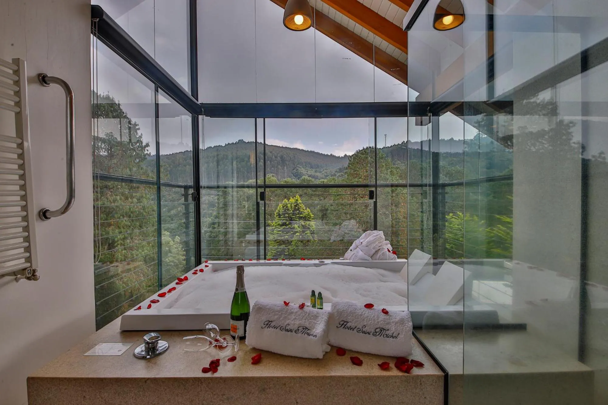 Bed in Hotel & Spa Saint Michel