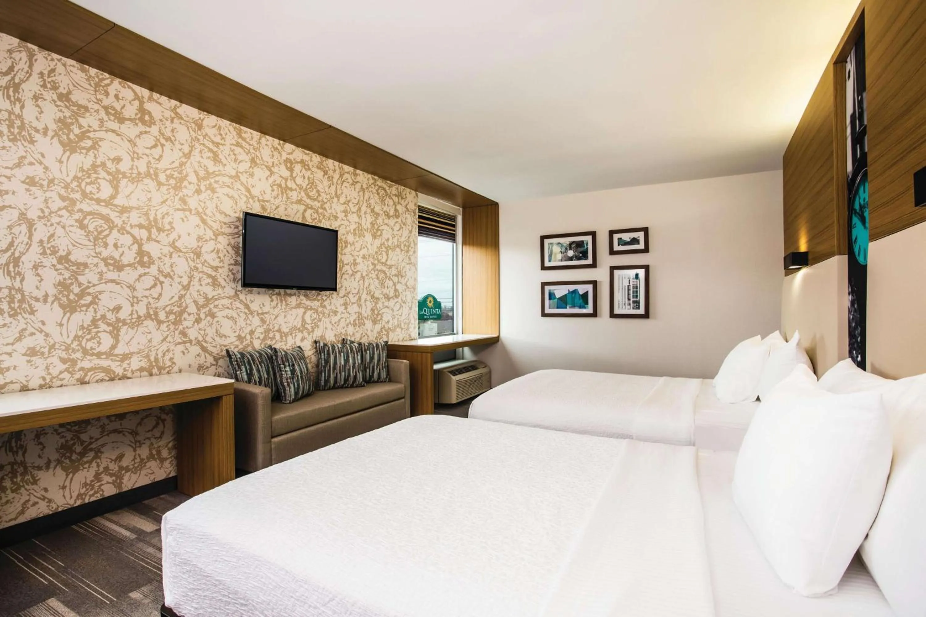 Bed in La Quinta by Wyndham Winchester