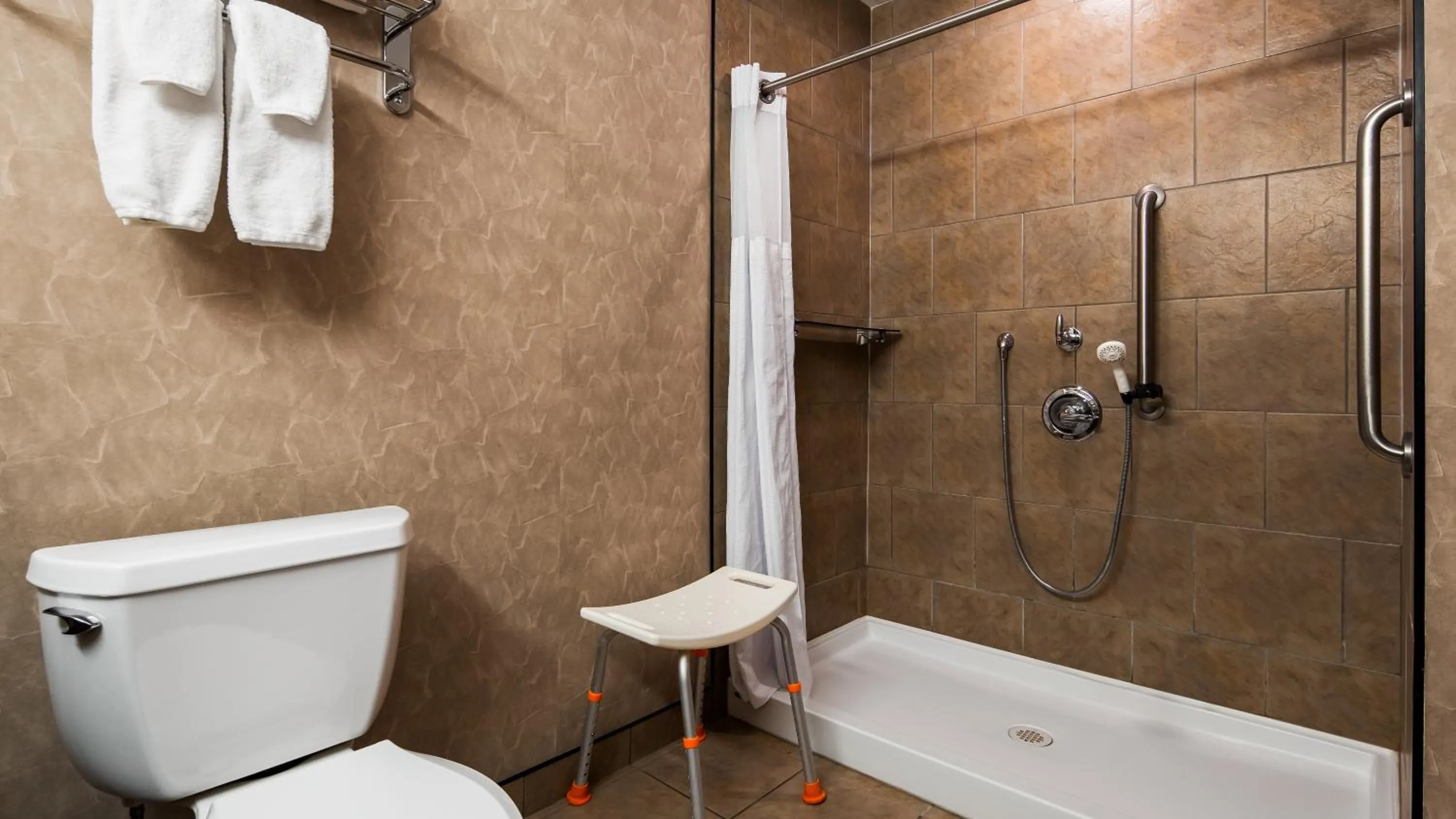 Shower in Best Western Blairmore