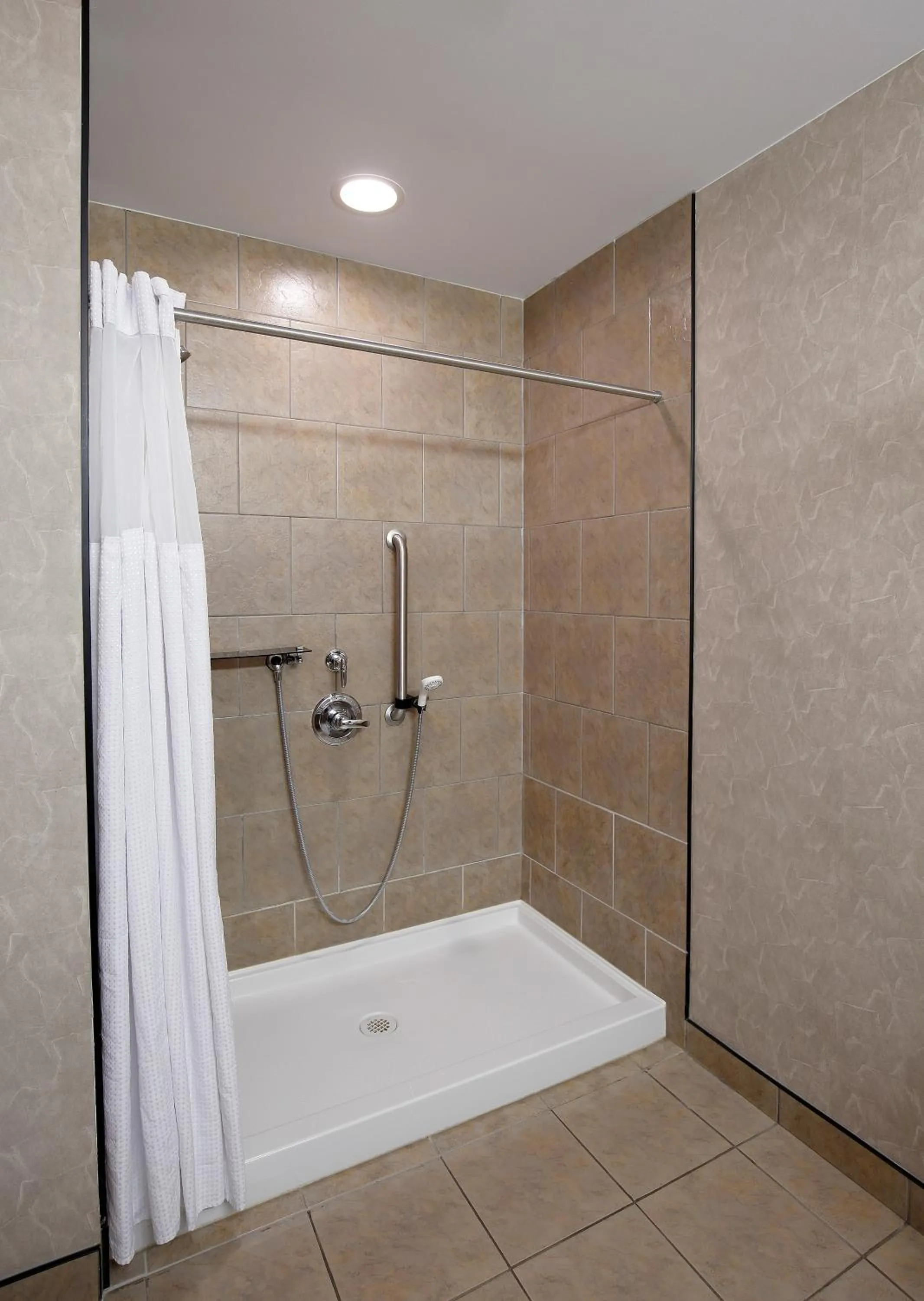 Shower in Best Western Blairmore